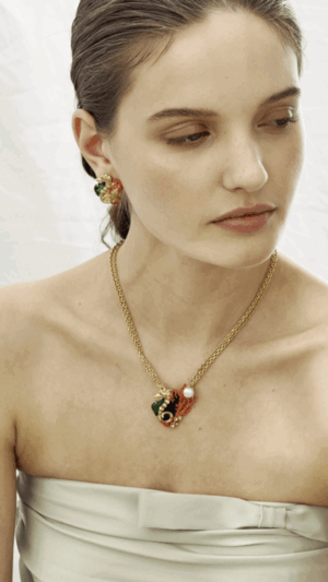 Boucles d'oreilles hippocampe doré et pierre verte