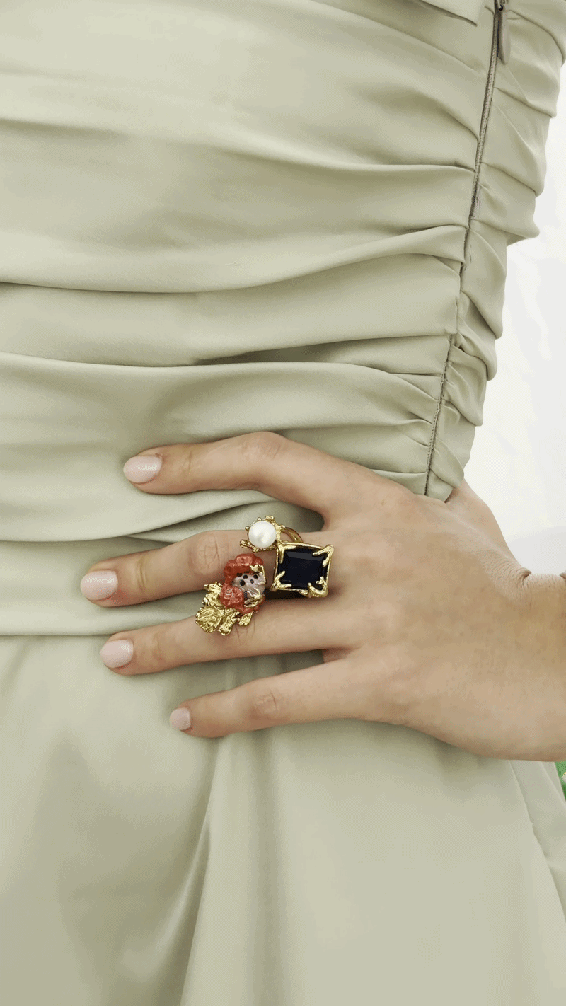 Bague ajustable dorée pierre bleue carrée, corail et perle