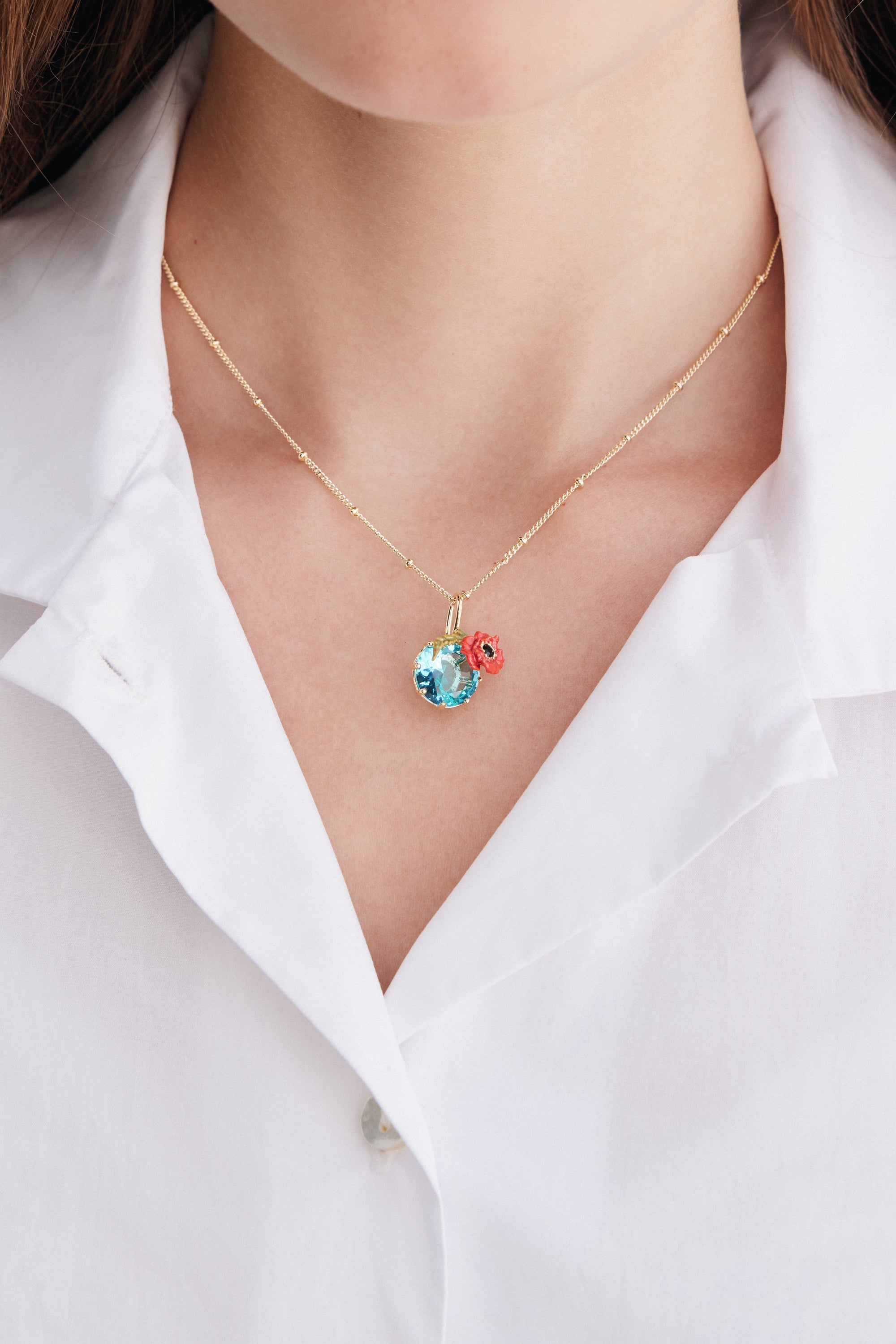 Collier pendentif pierre ronde bleue et coquelicot