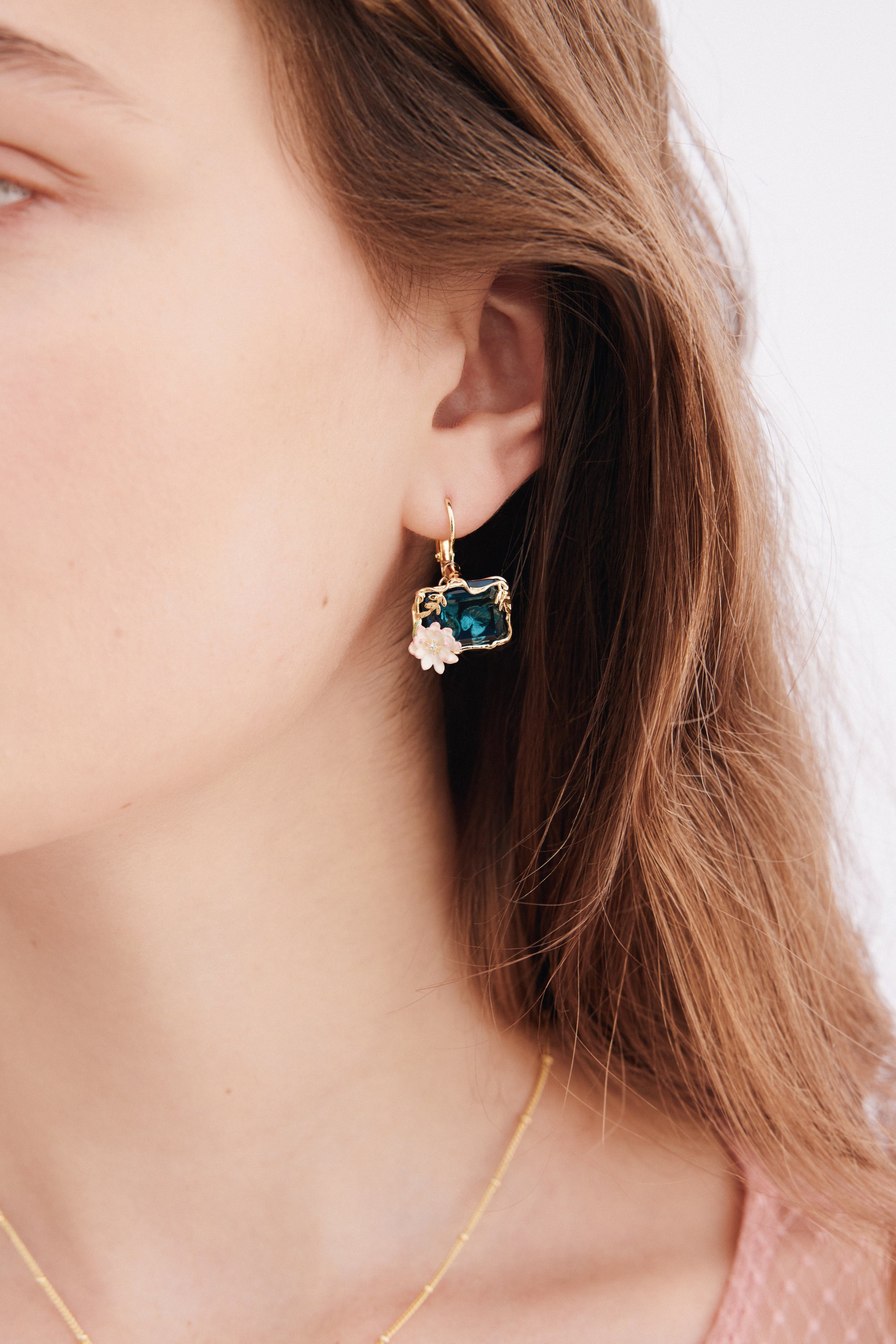 Boucles d’oreilles bassin aux nymphéas bleues et roses