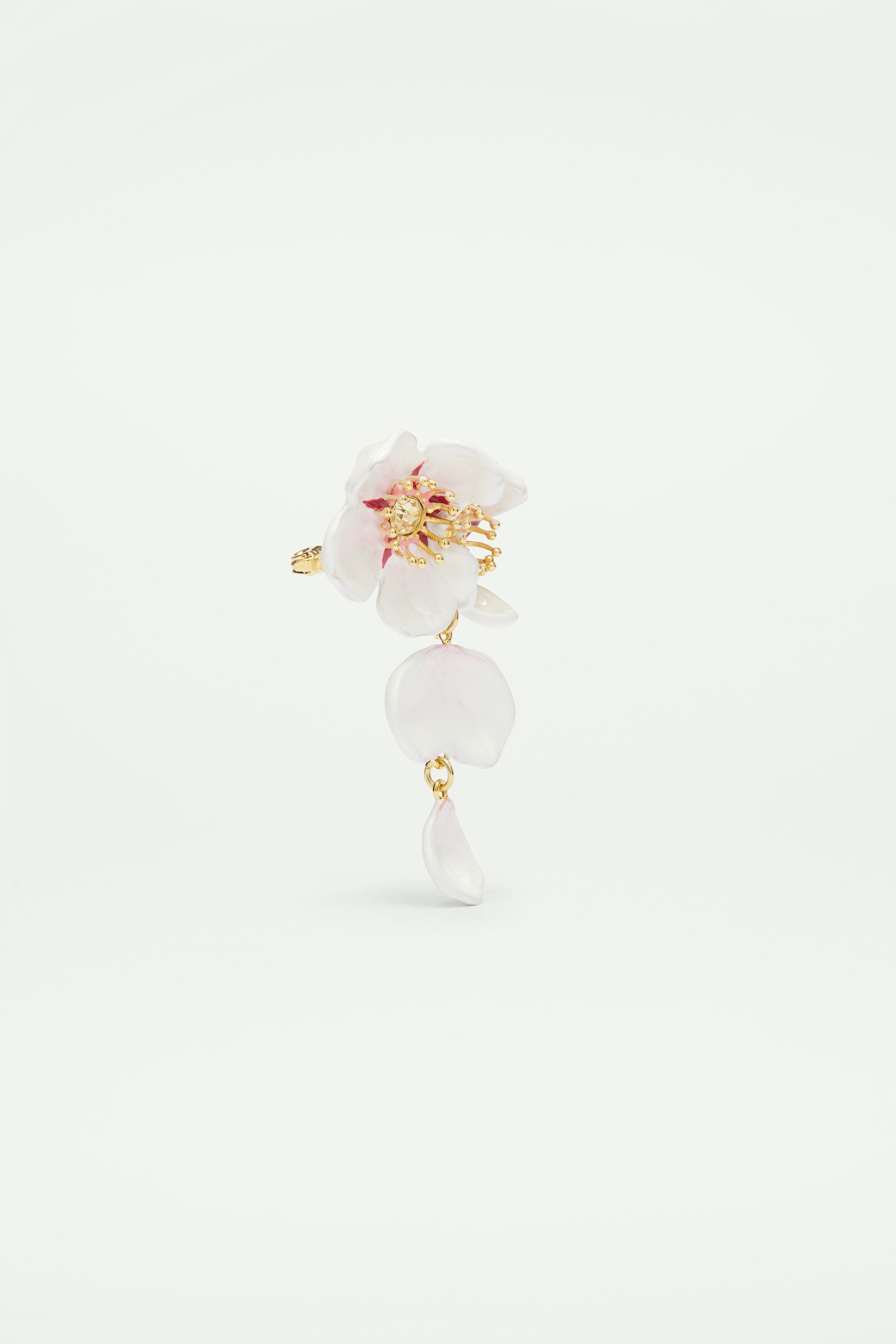 Broche fleur blanche du japon et pétale
