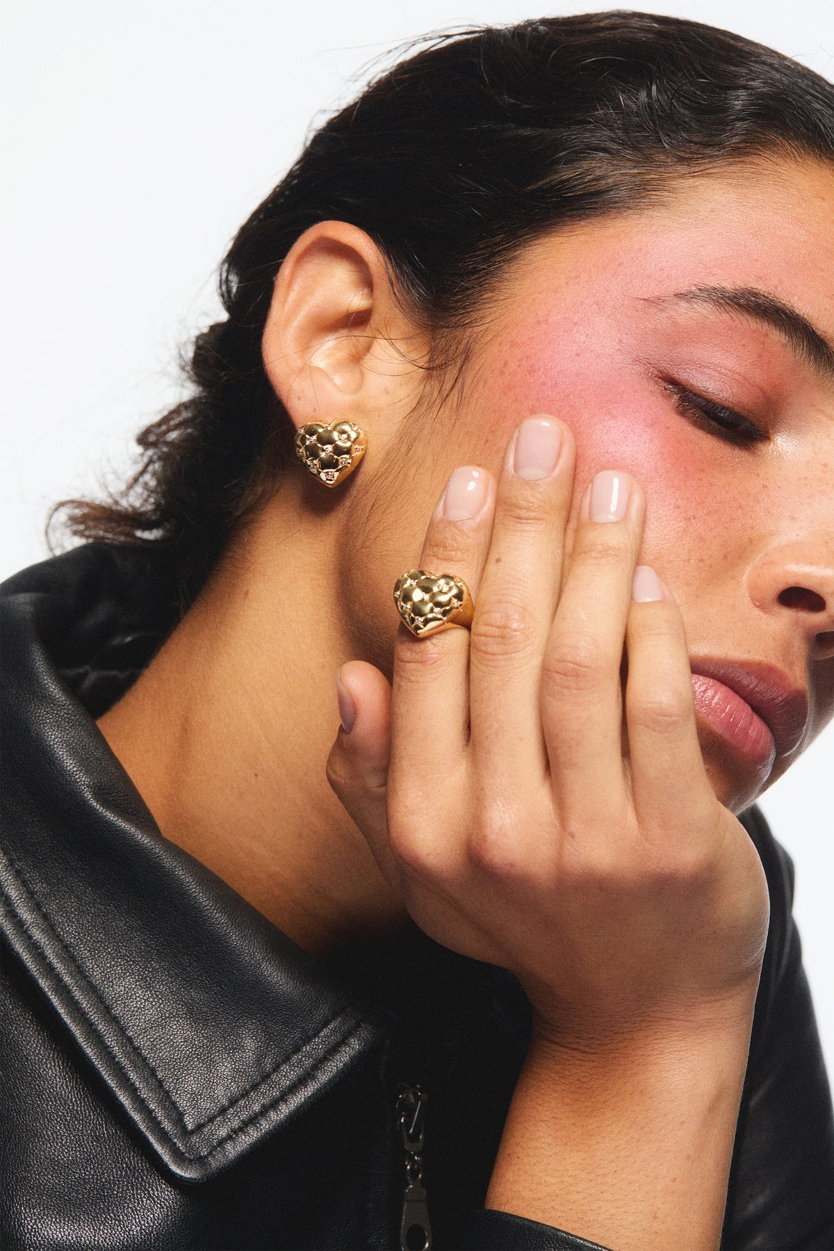 Bague coeur doré matelassé et orné de cristaux