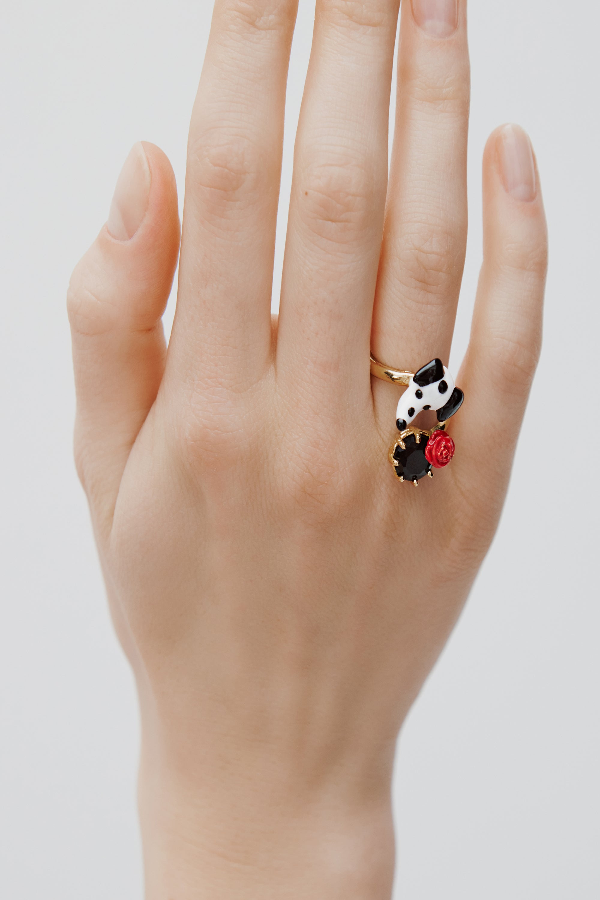 Bague ajustable dalmatien, pierre ronde facettée noire et rose rouge