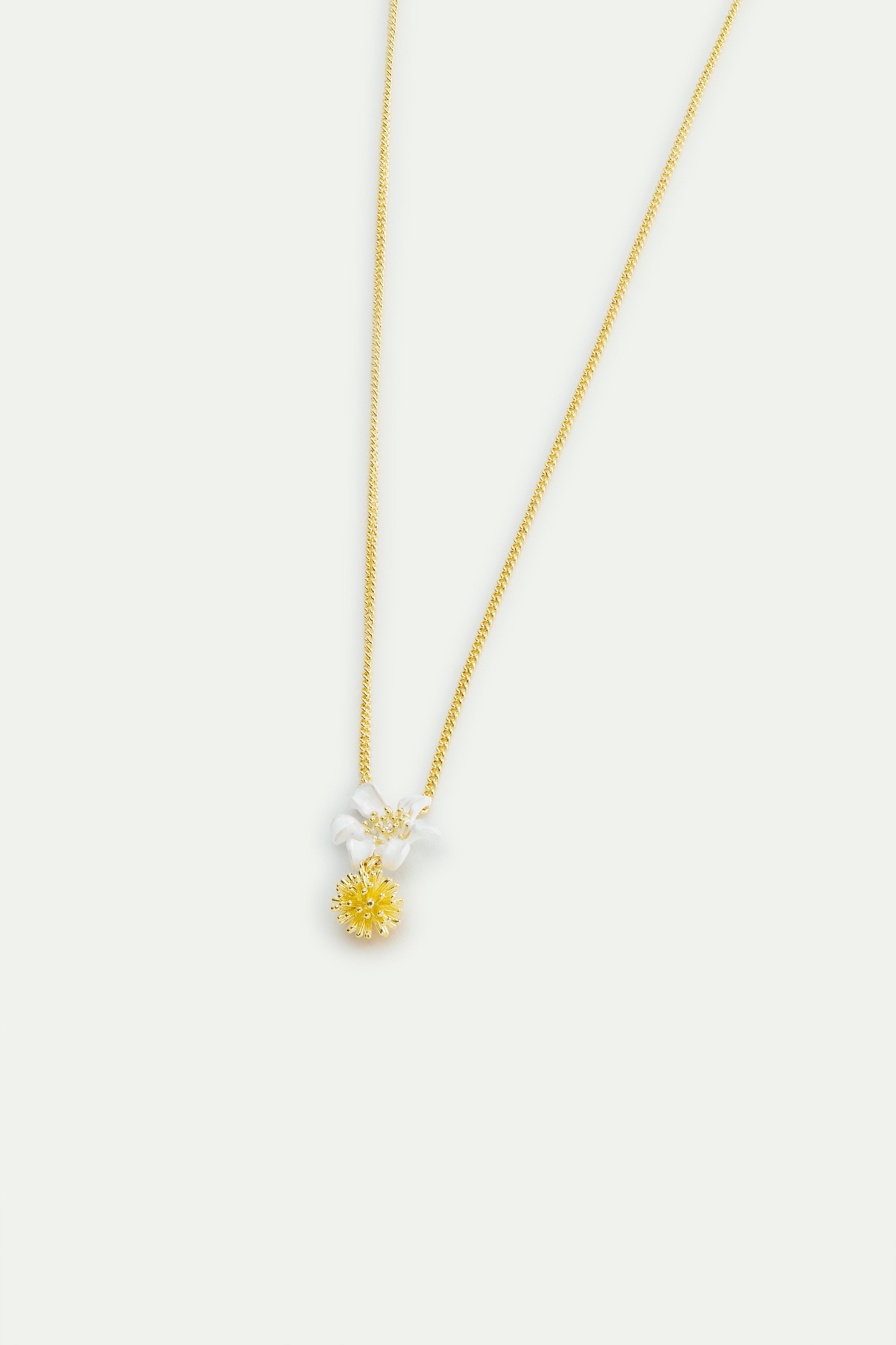 Collier grande fleur de clématite blanche et corête du japon