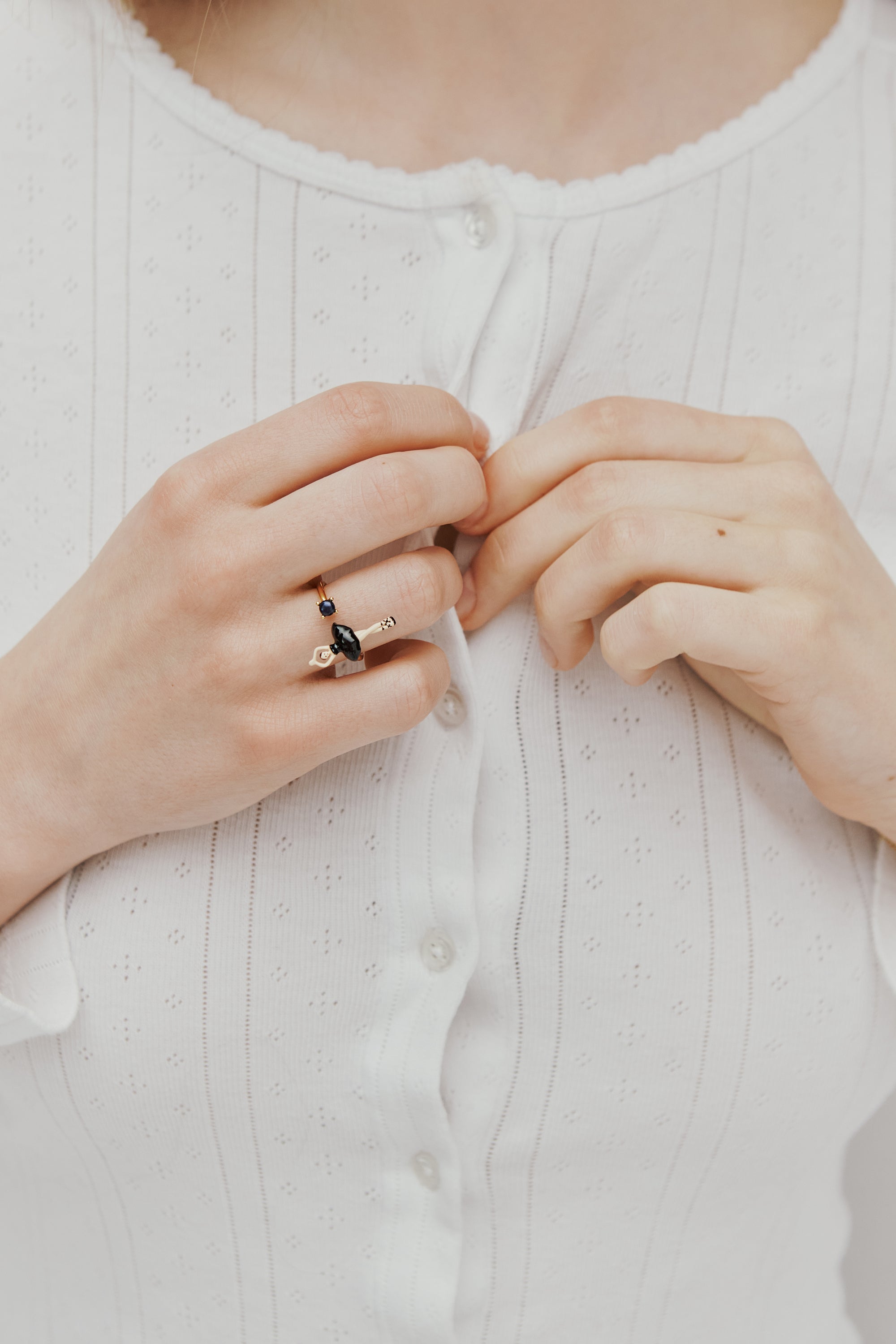 Bague ajustable Ballerine tutu noir et perle de culture