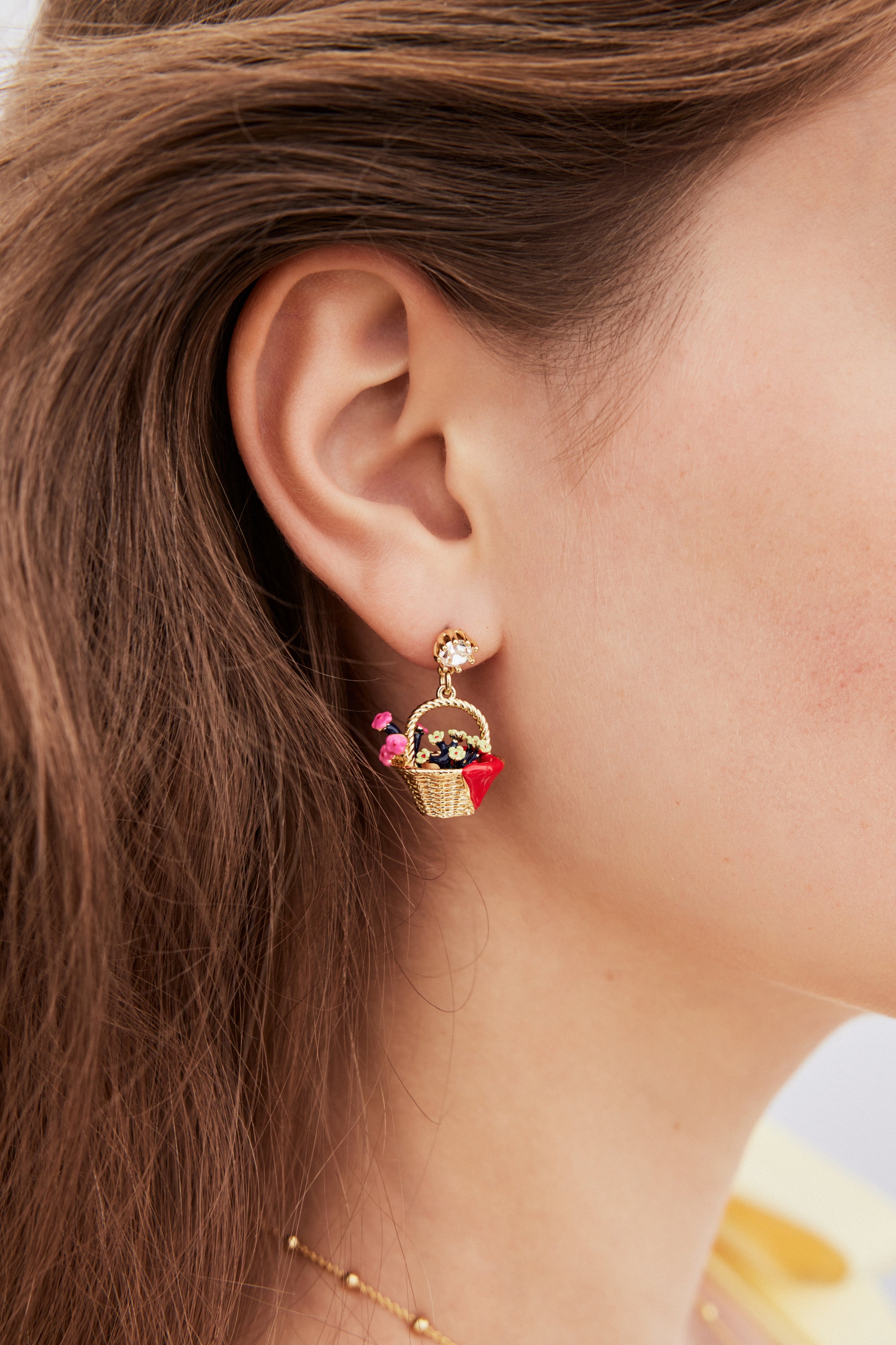 Boucles d'oreilles asymétriques panier de fleurs et Boucle d'Or, cristal facetté