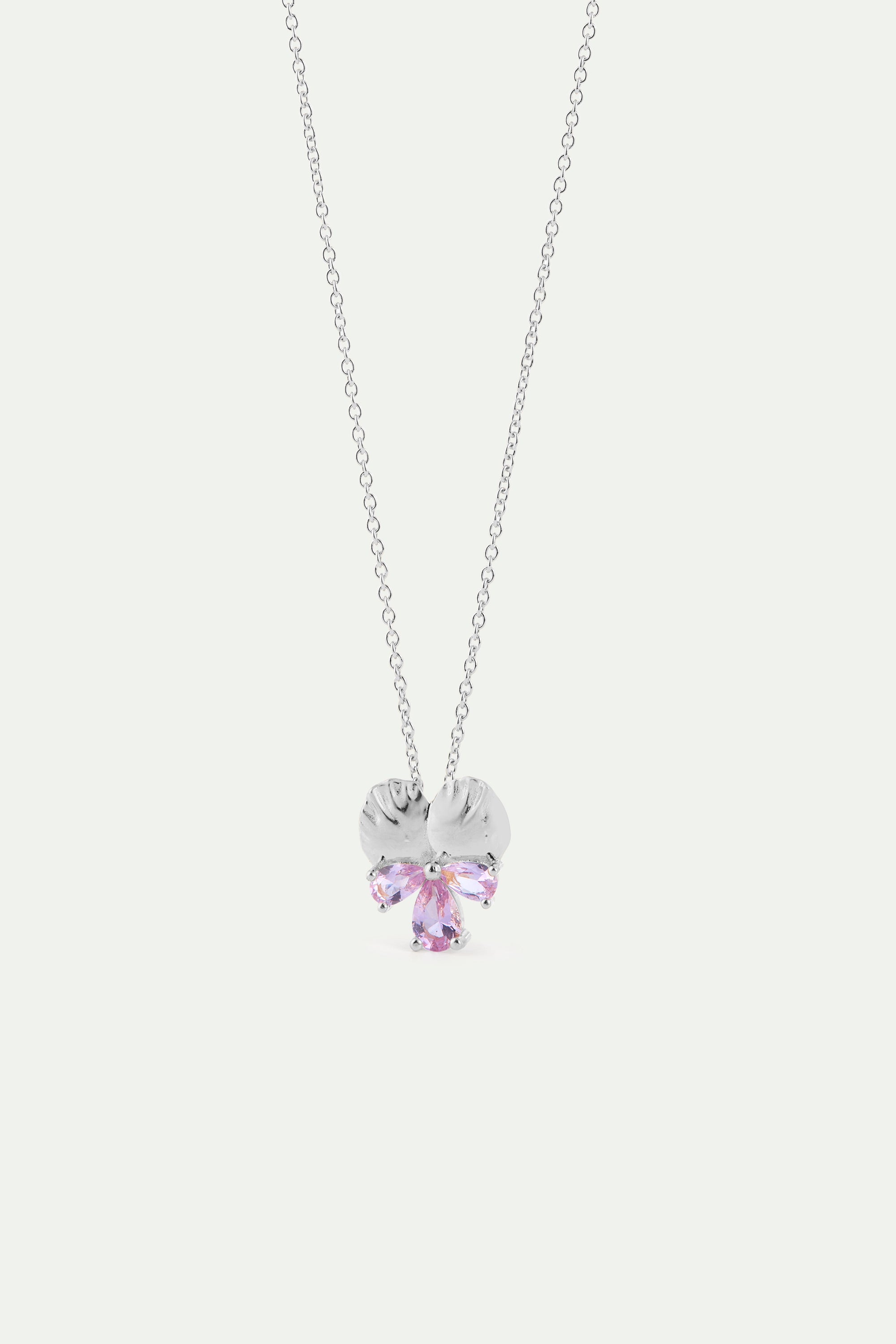 Collier pendentif argenté pensée et pierres roses