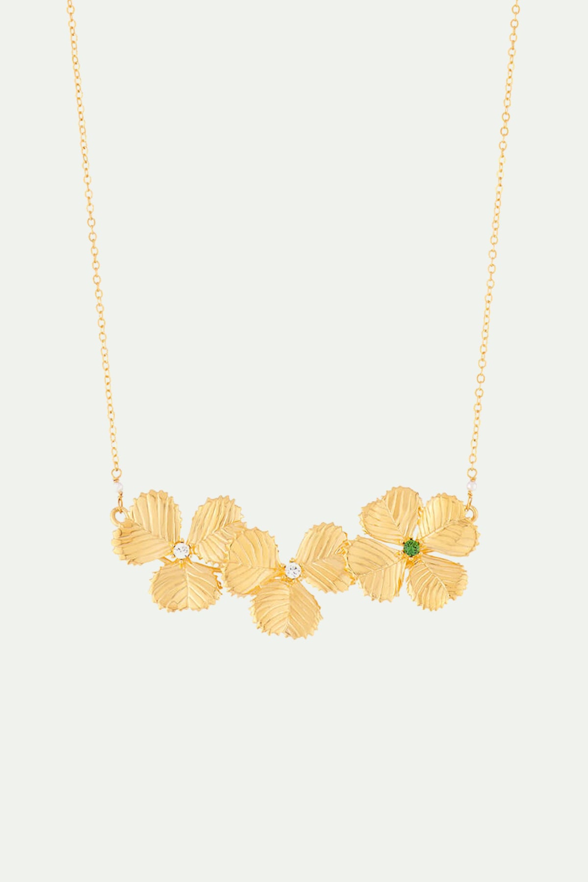 Collier plastron trois trèfles