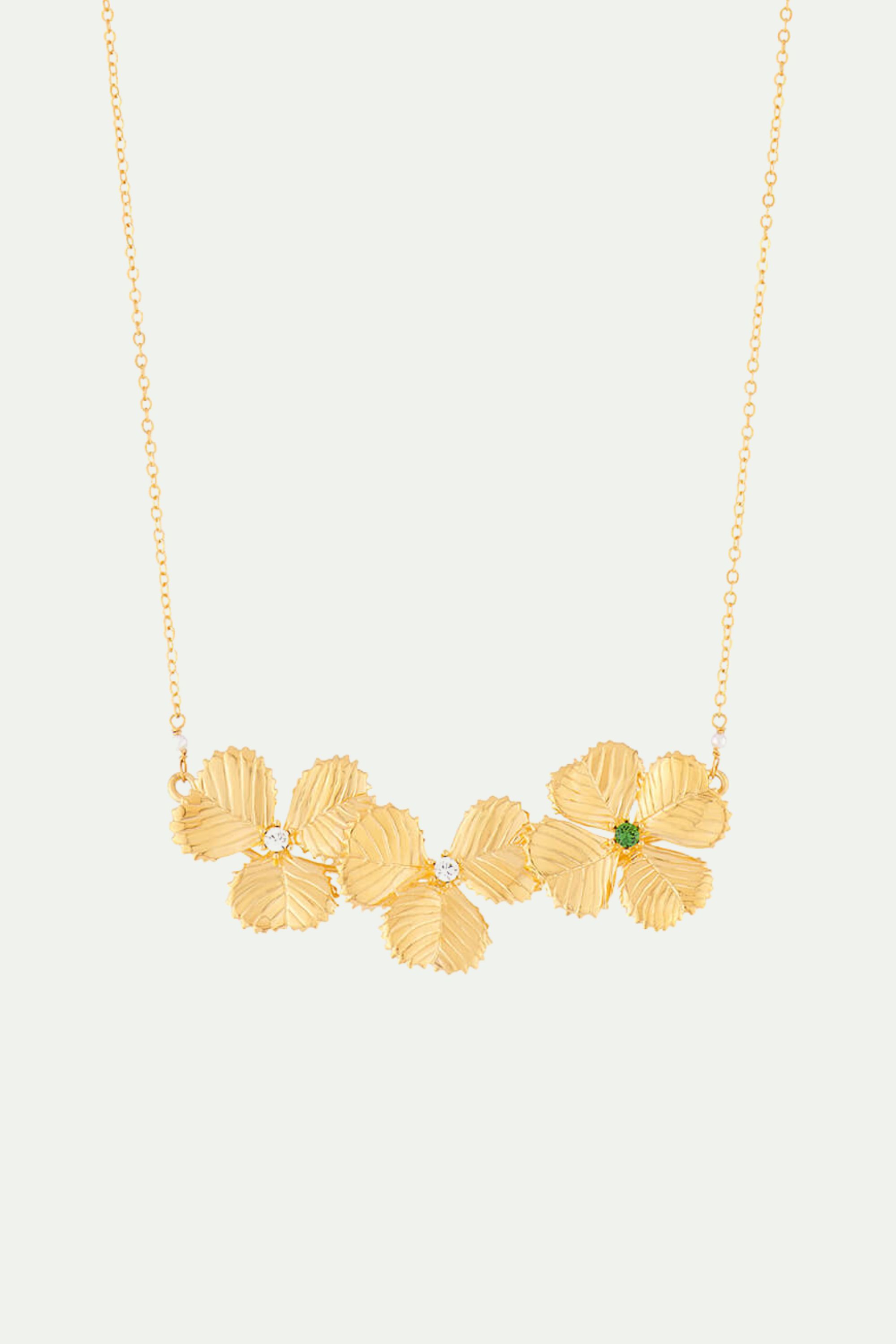 Collier plastron trois trèfles