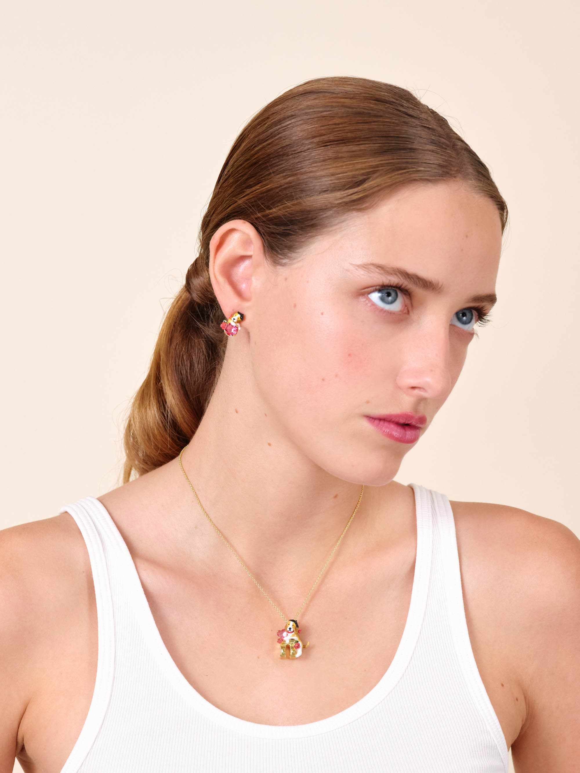 Boucles d'oreilles tiges beagle et pierre en verre taillé rose