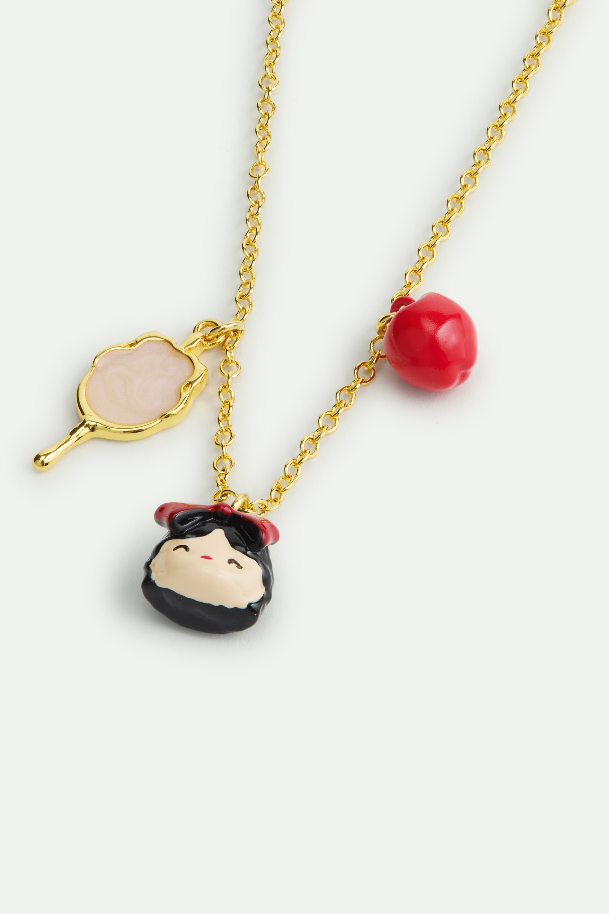 Fine bracelet featuring Snow White, apple and mirror
