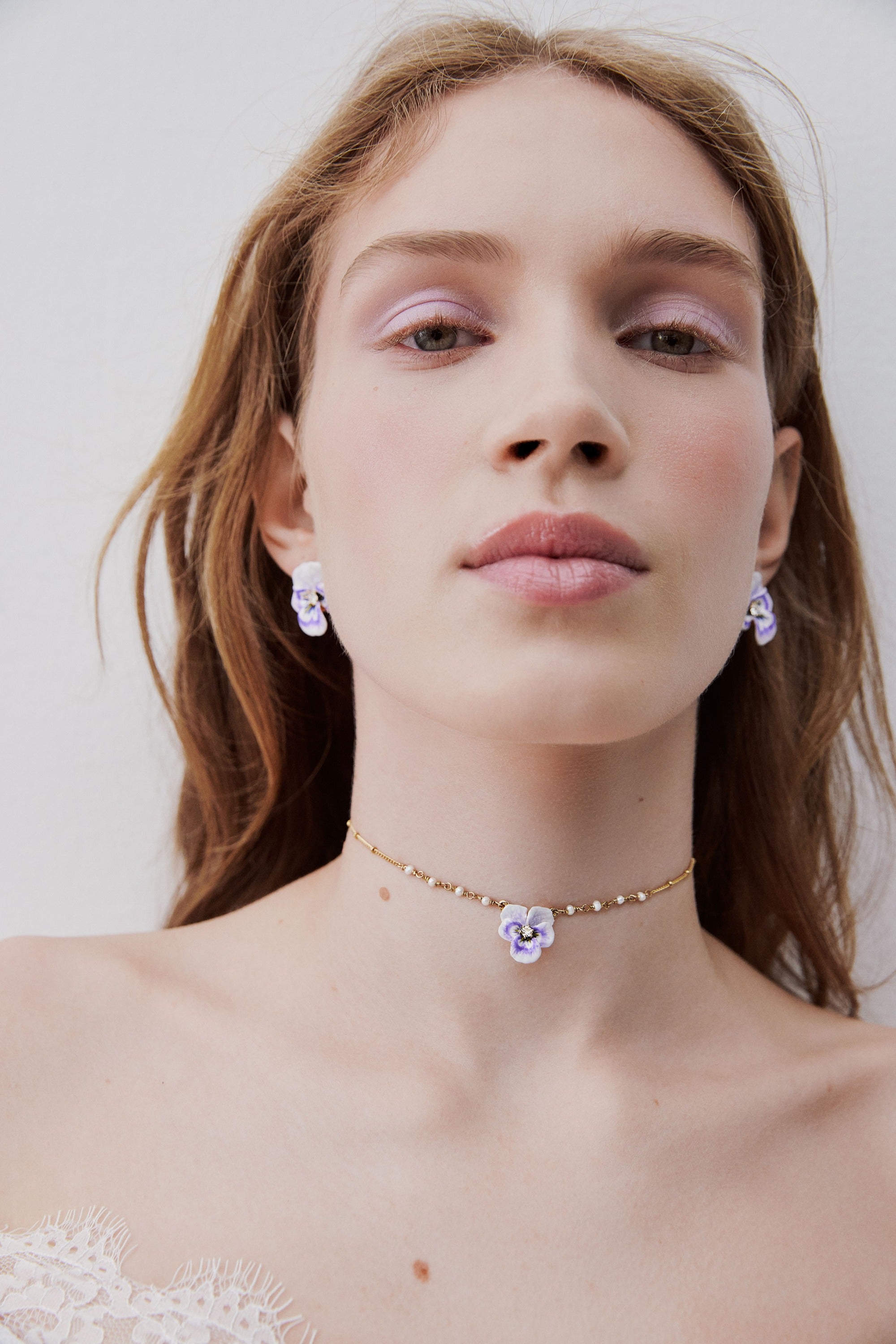 Collier pendentif pensée violette et cristal taillé