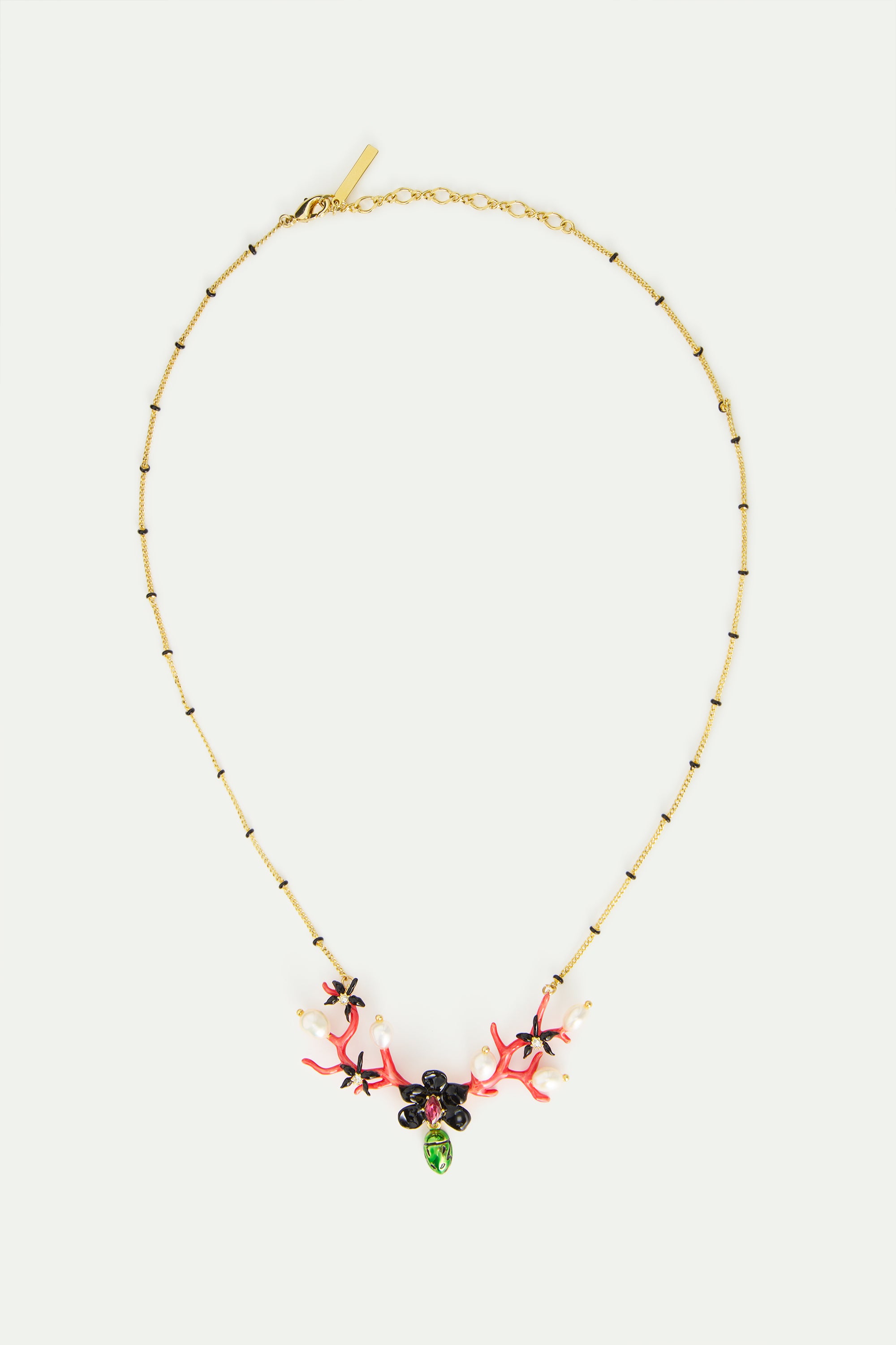 Collier plastron orchidée noire, corail rouge et perles de culture