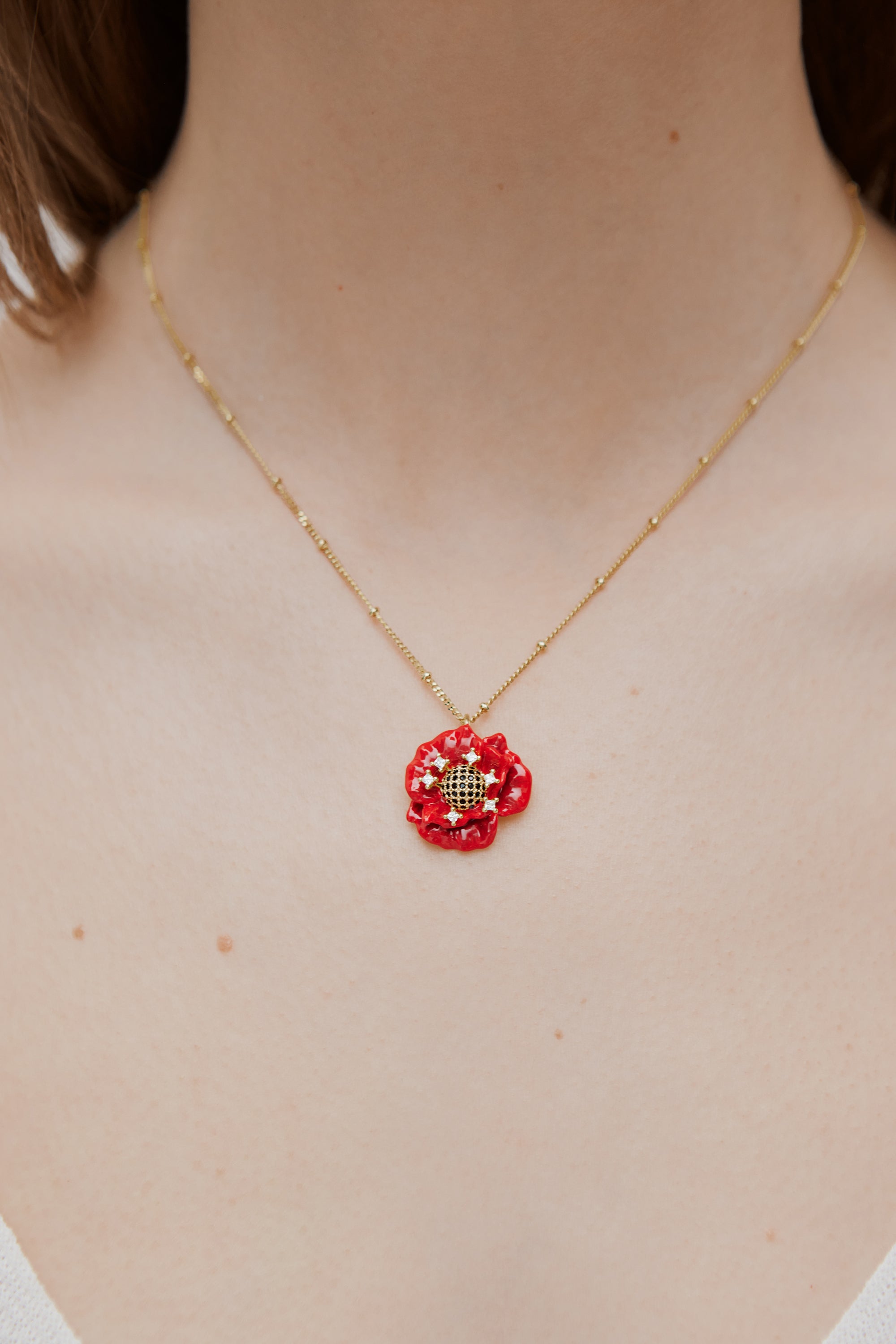 Collier pendentif coquelicot rouge et oxydes de ziconium
