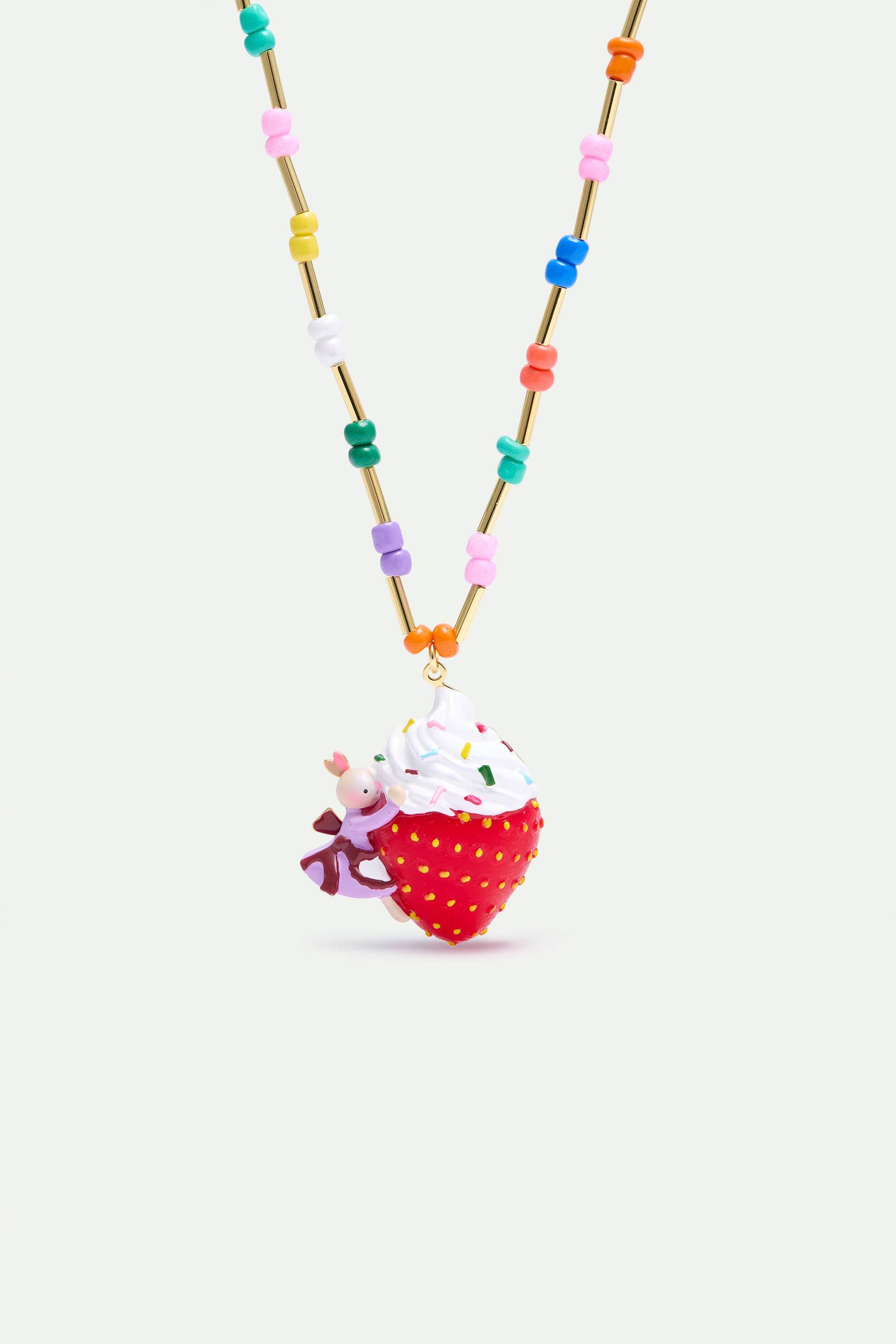 Collier pendentif Gretel, fraise chantilly et perles fantaisies colorées