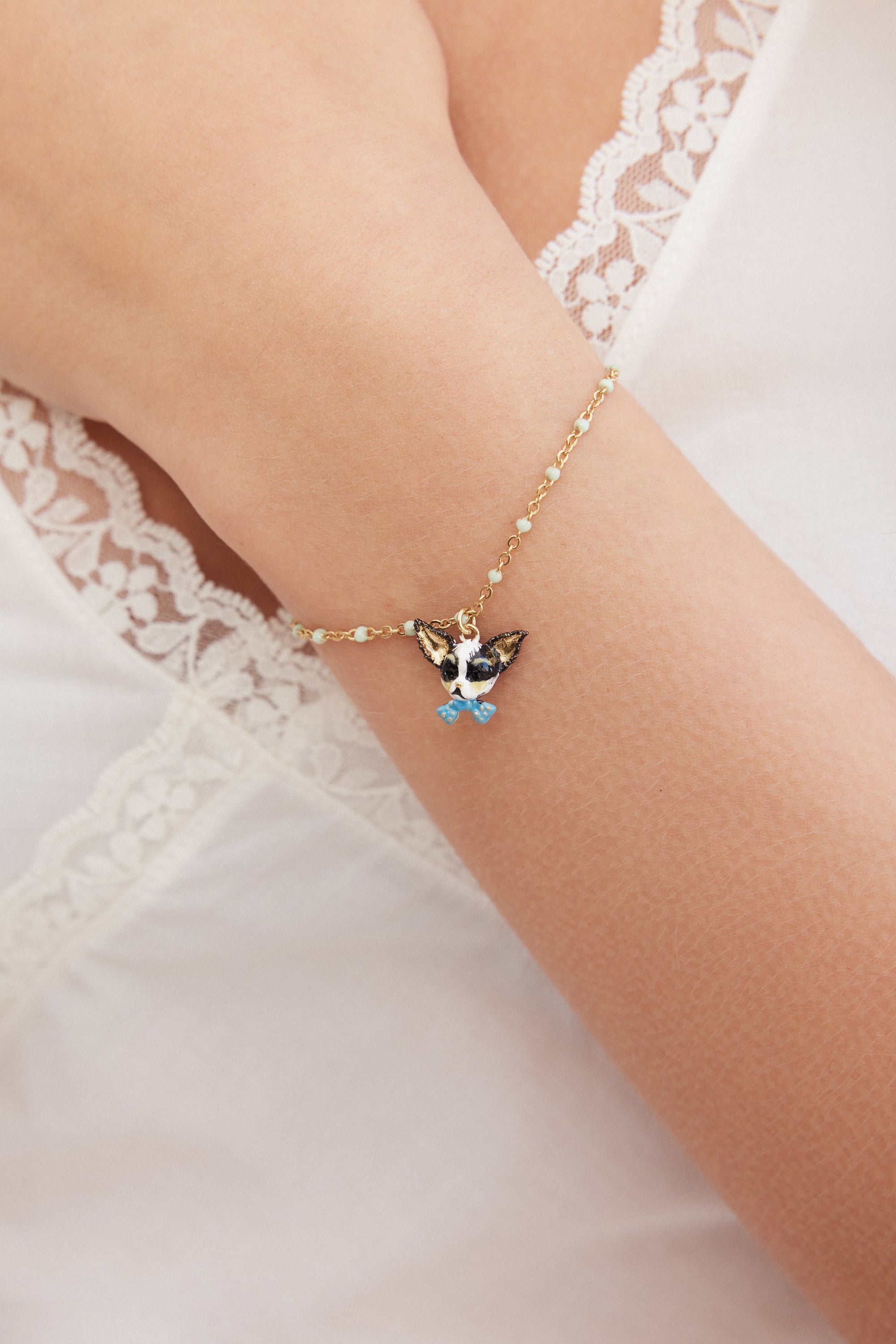 Pulsera fina Chihuahua y pajarita azul