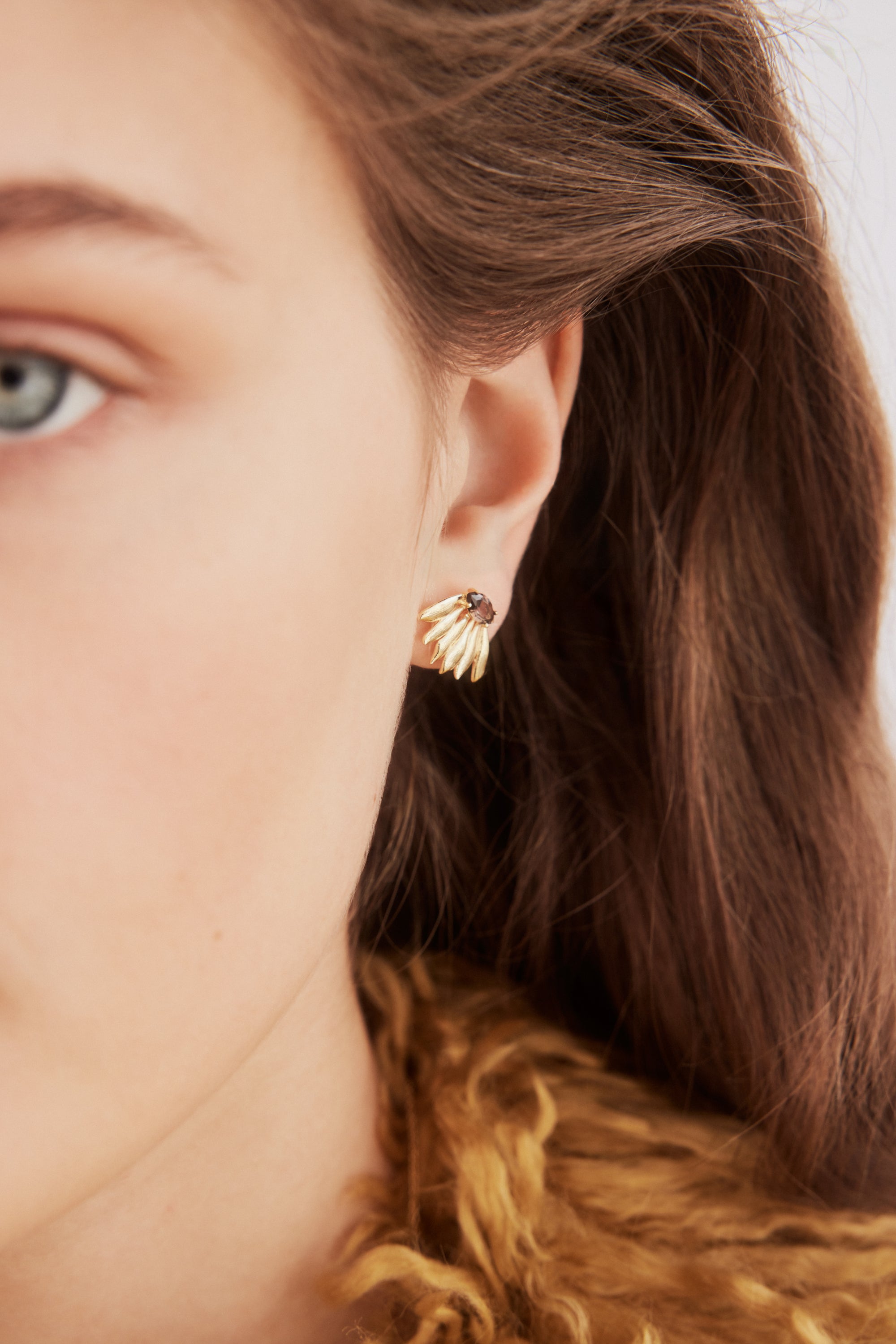 Pendientes bolitas dorados girasol y piedra violeta