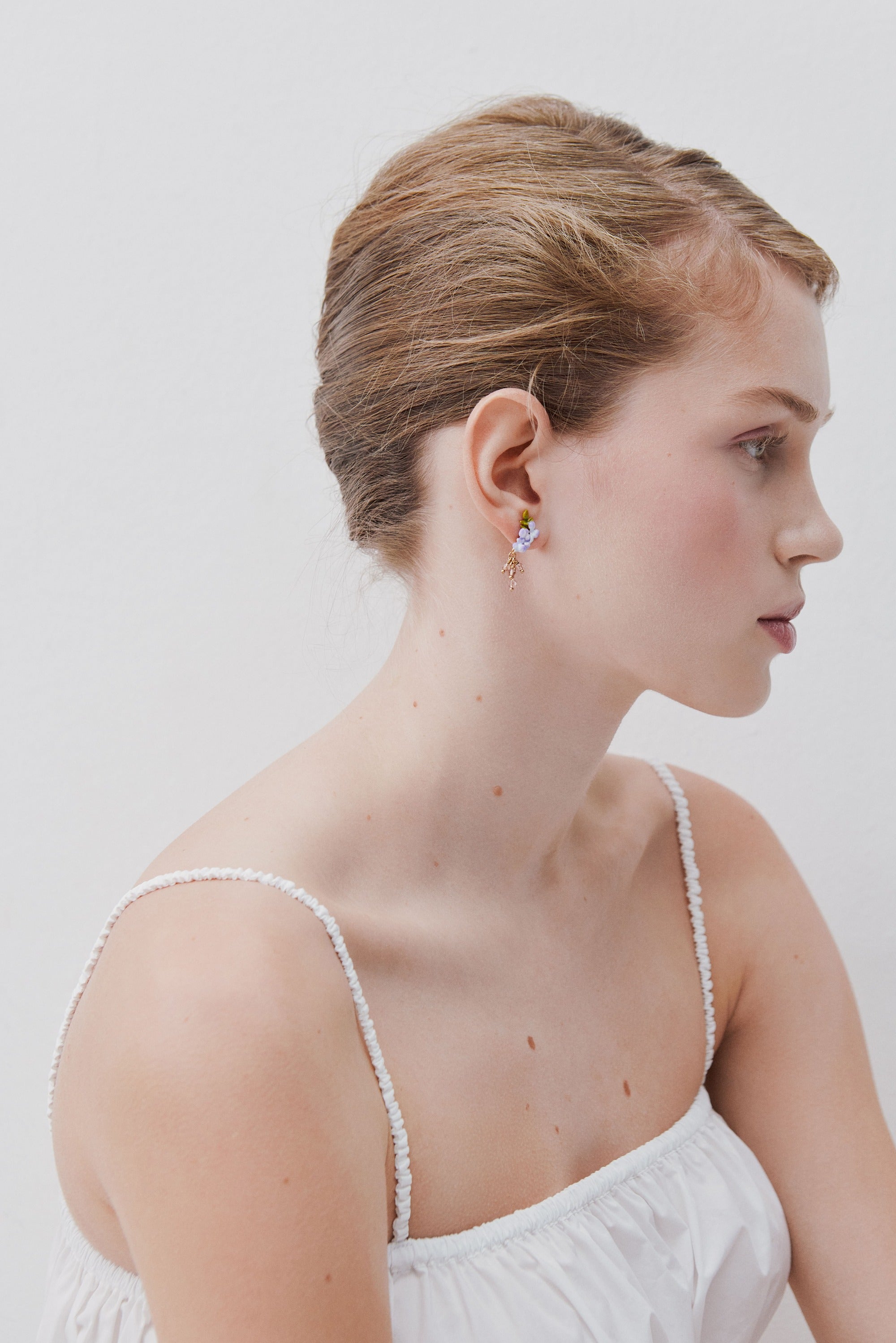 Boucles d'oreilles glycine violette, lierre et perles de cristal facettées pendantes