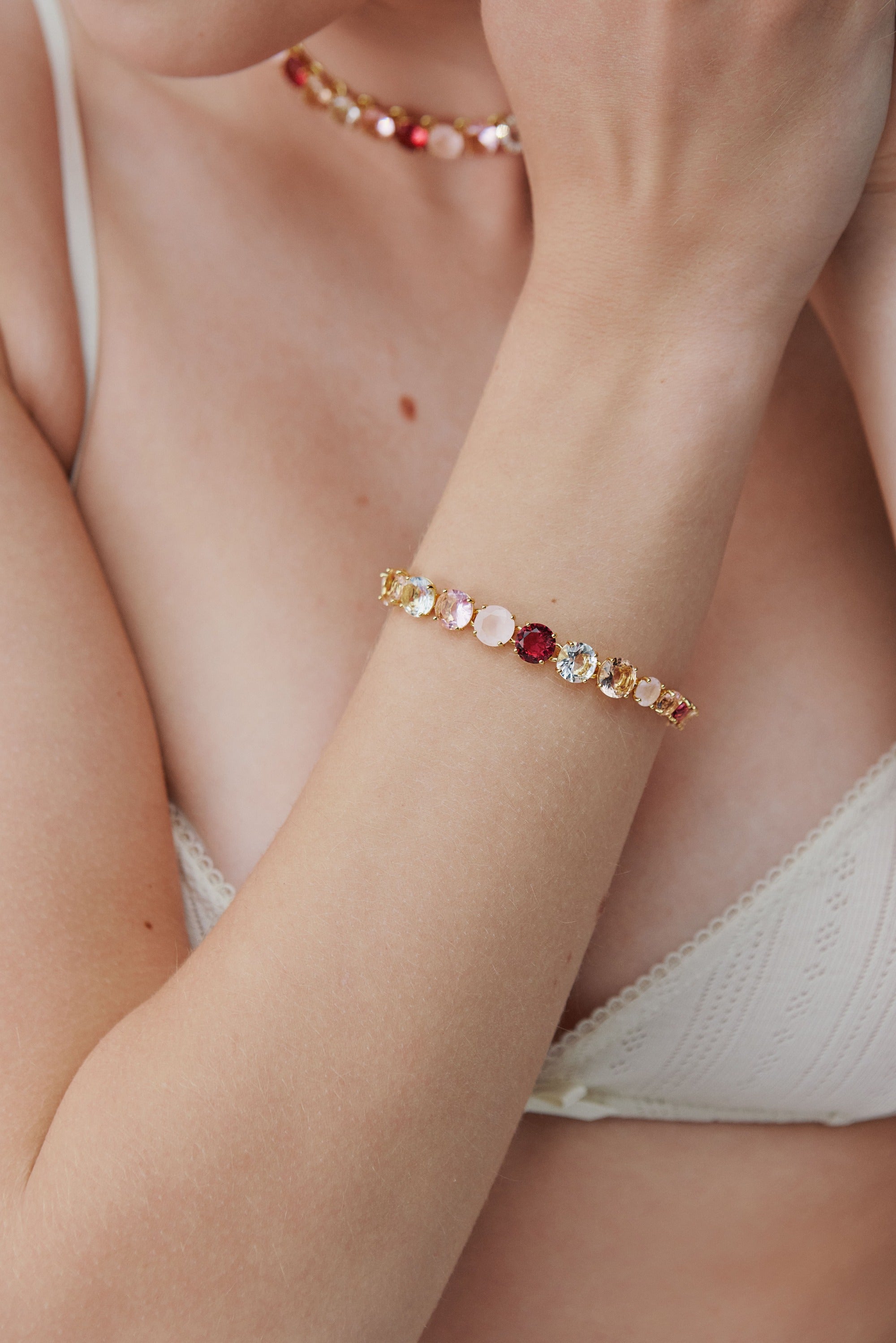 Gradient Pink Diamantine fine bracelet with row of stones