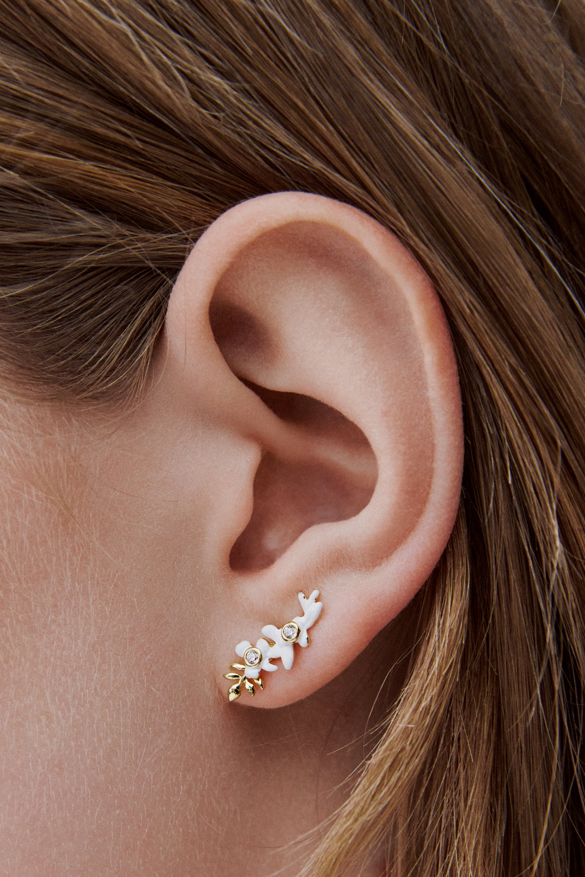 Boucles d'oreilles tiges laurier doré, glycine blanche et perle de culture