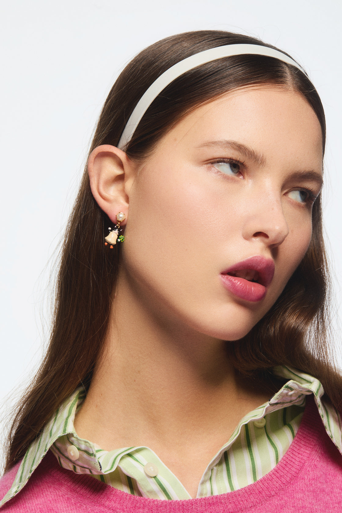 Boucles d'oreilles pendantes asymétriques chaton roux et noir