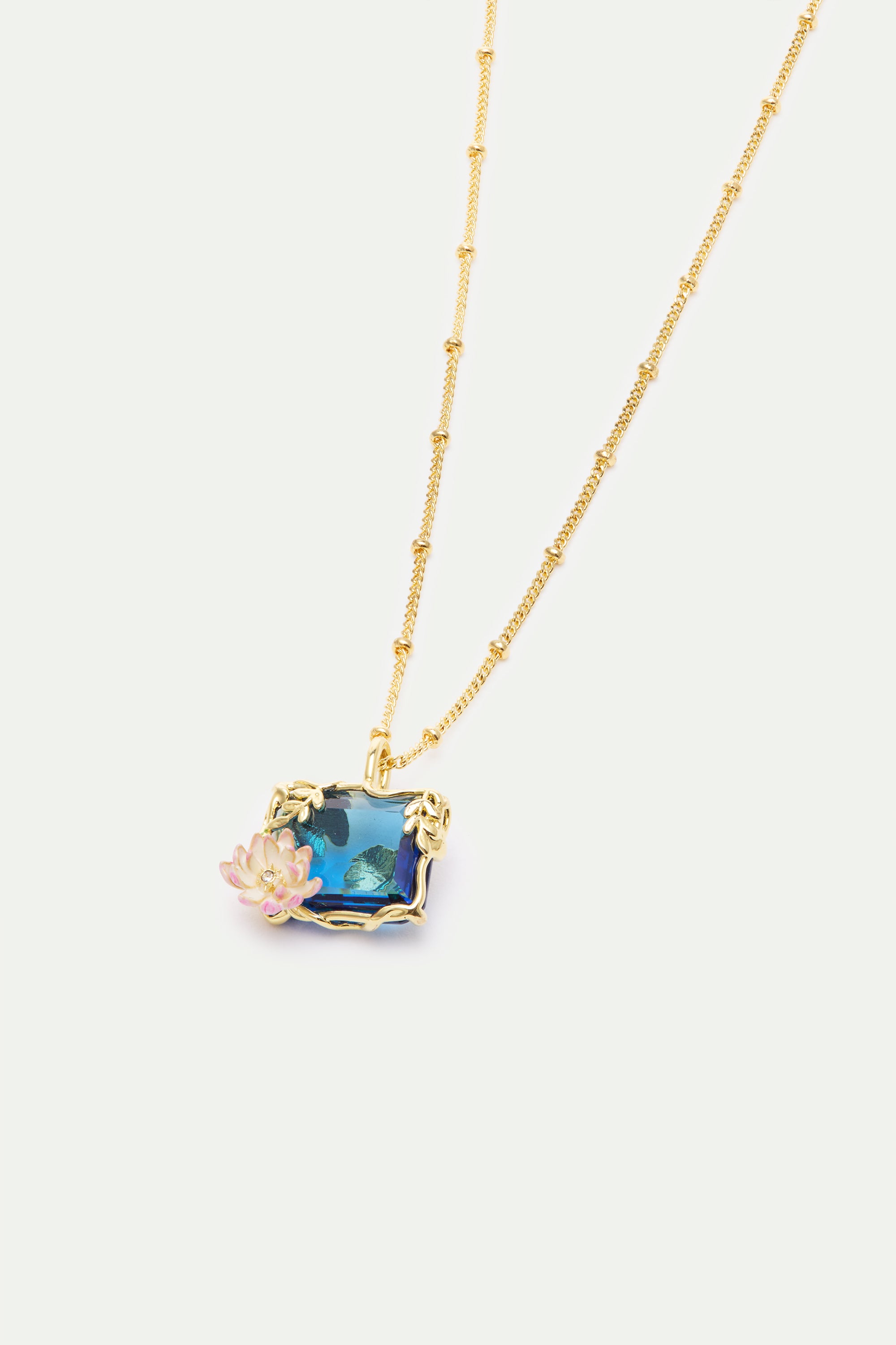 Collier pendentif bassin aux nymphéas bleu et rose