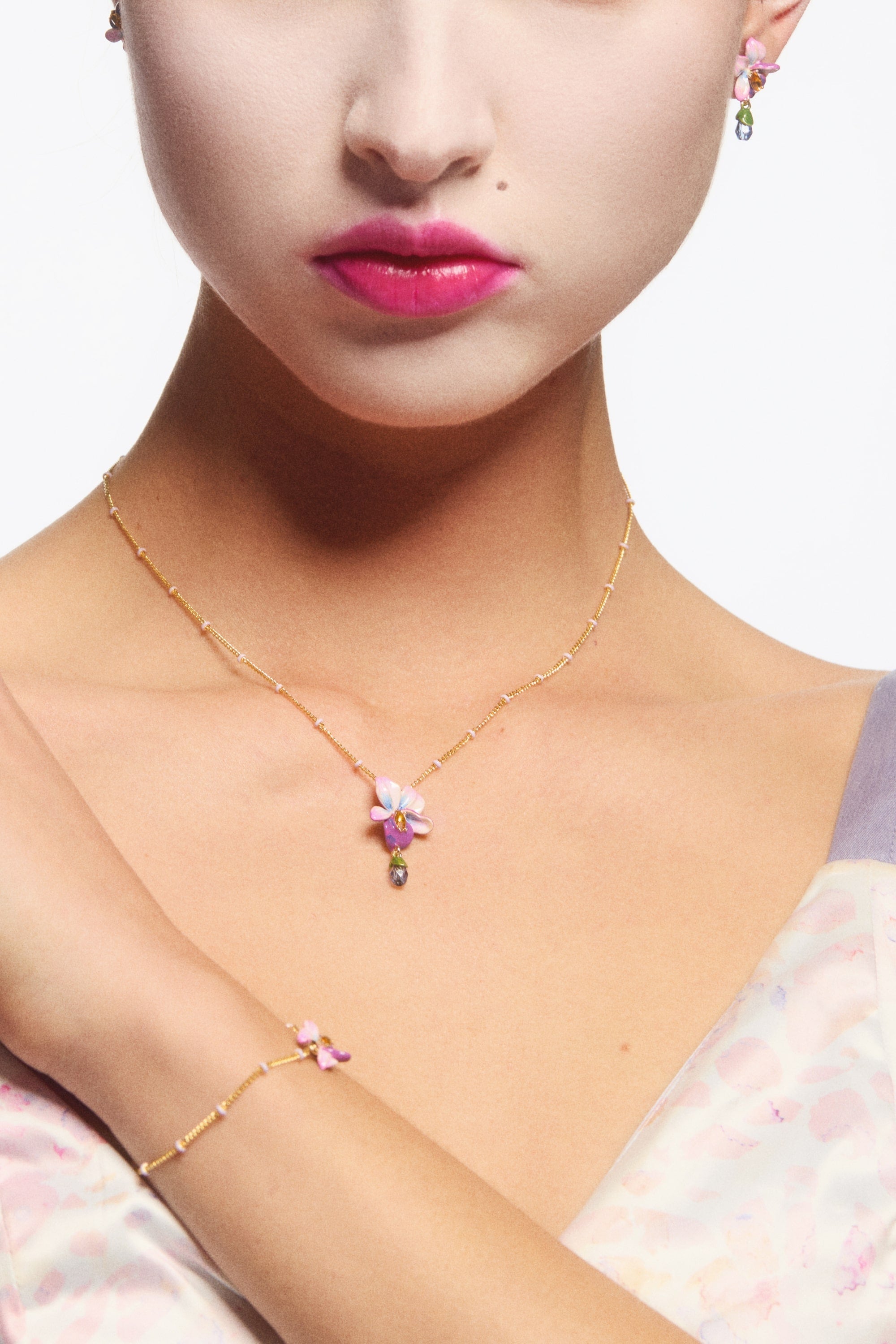 Bracelet fin perlé fleur de violette