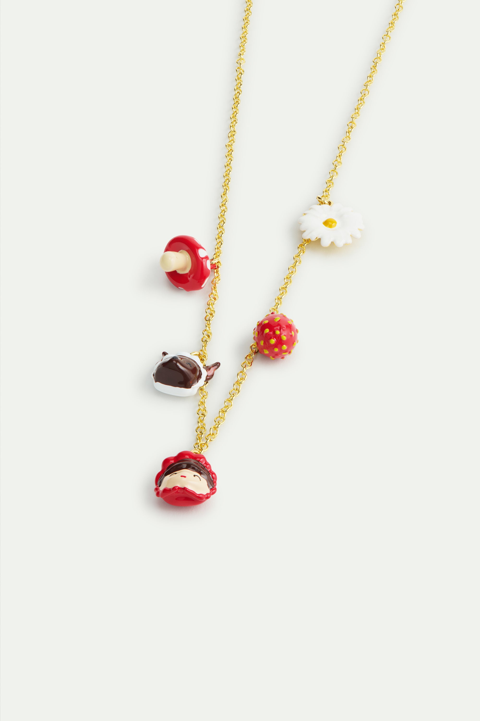 Collier pendentif Le Petit Chaperon rouge, le Loup, champignon, fraise et marguerite