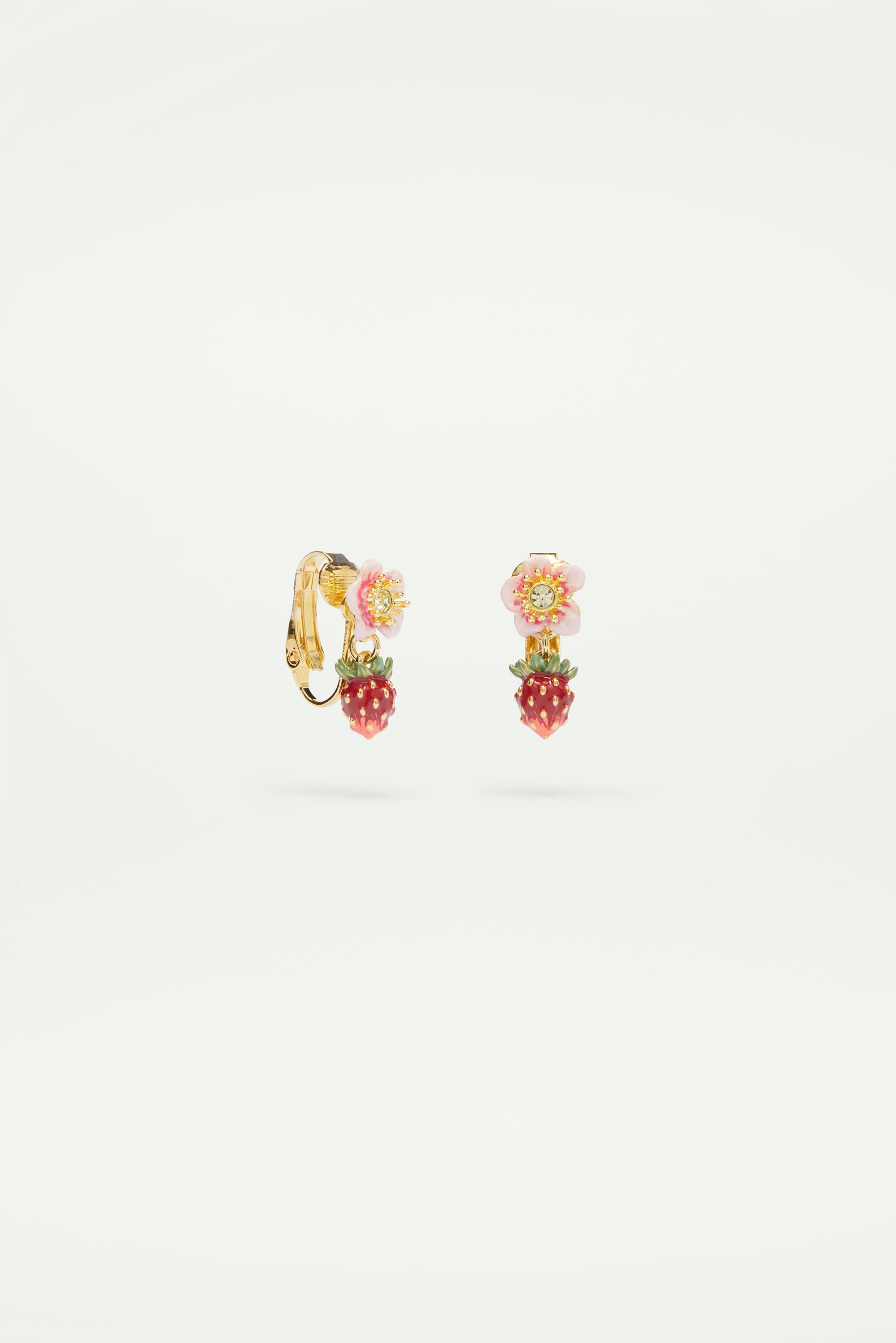 Pendientes fresa silvestre y flor de rosa