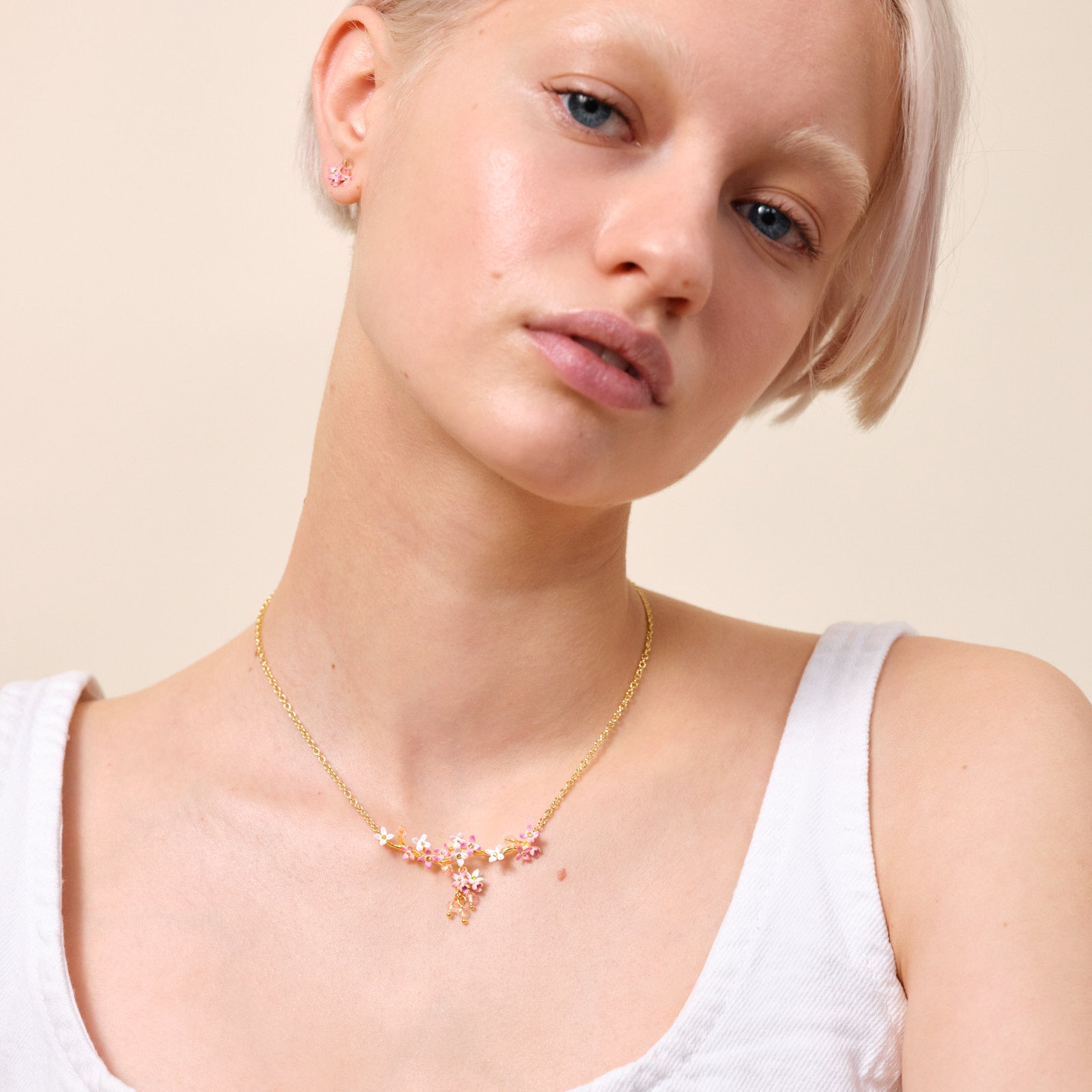 Collier plastron fleurs de lilas