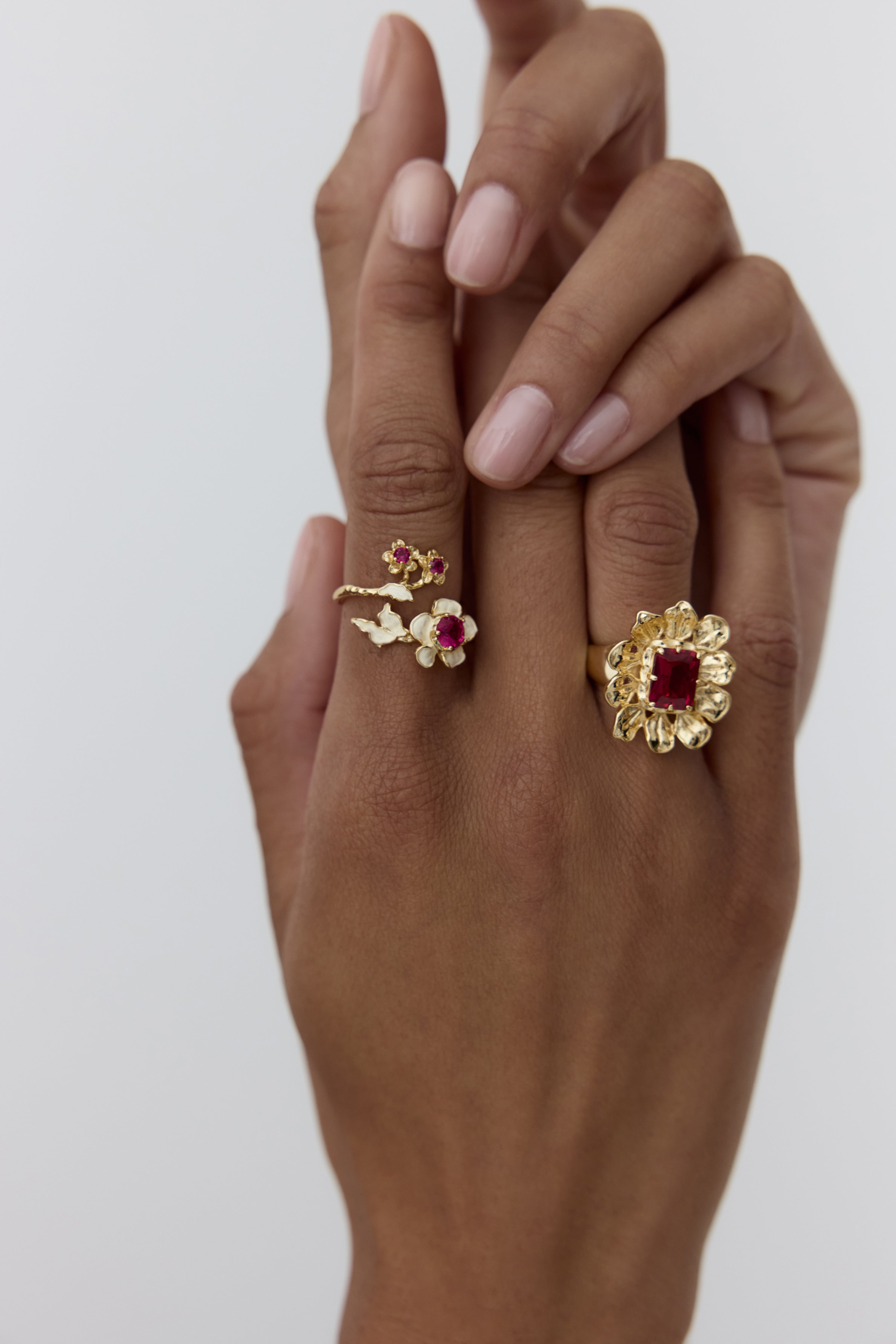 Bague anémone dorée et pierre rose