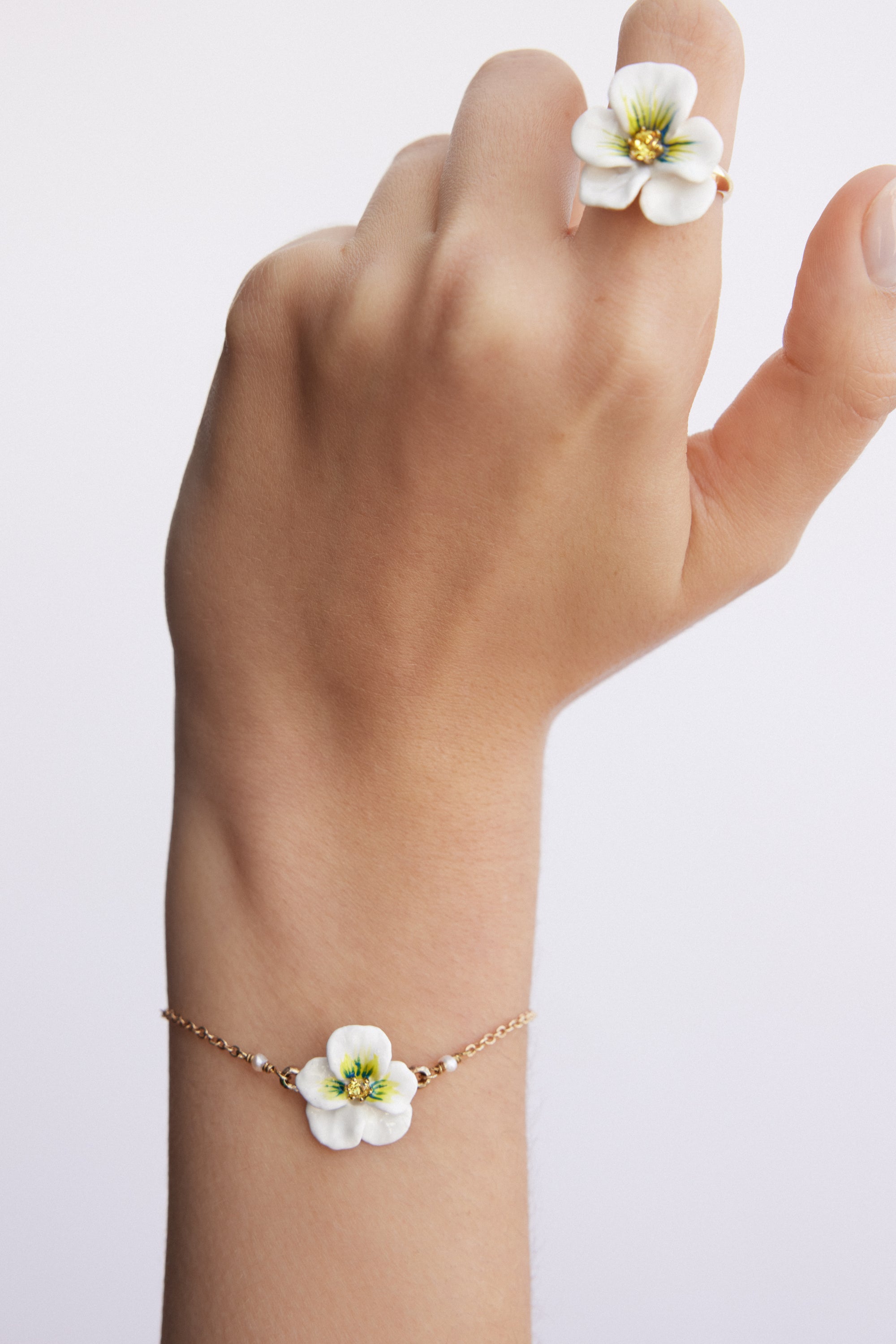 Bracelet fin pensée blanche et cristal taillé