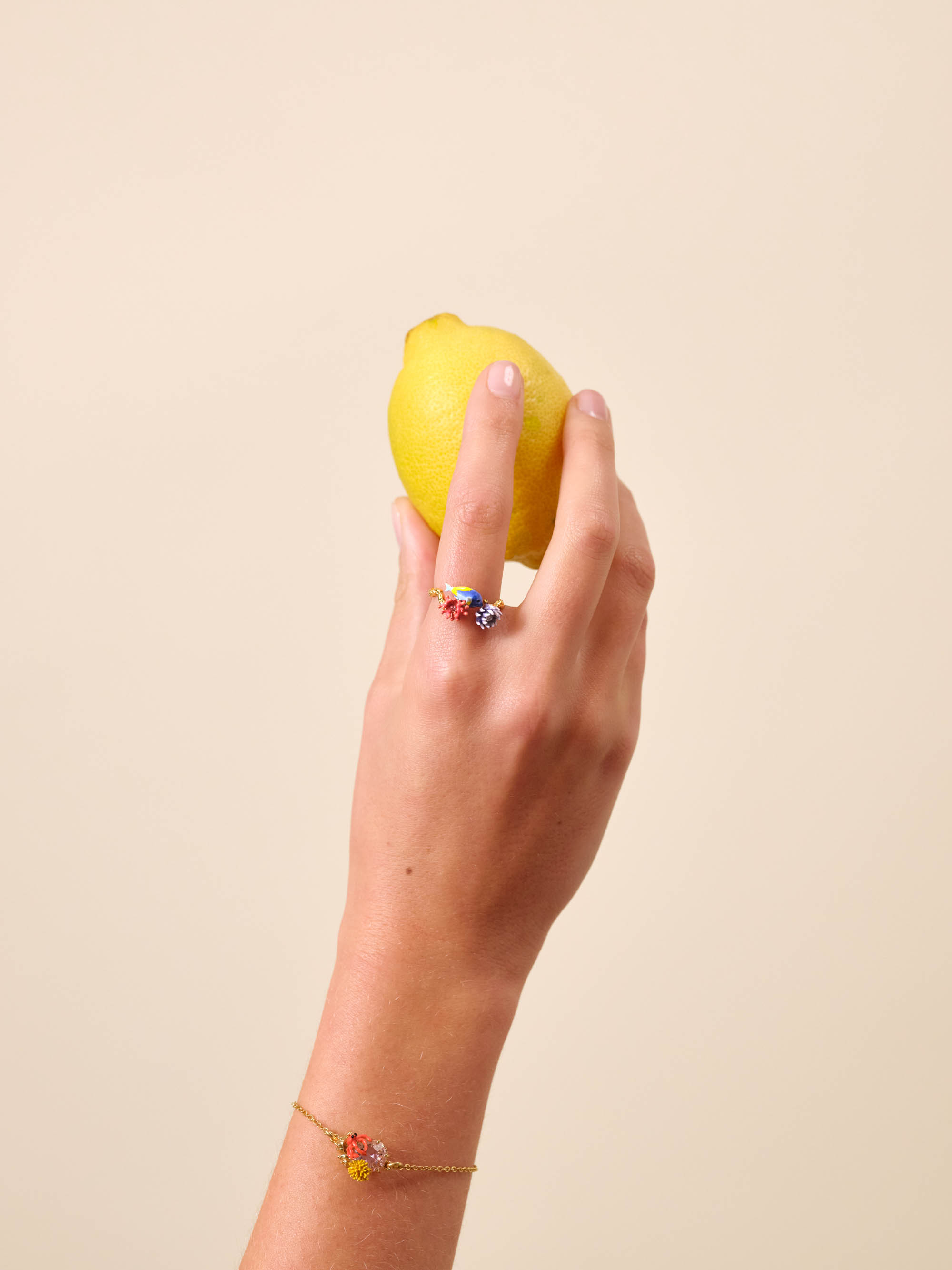 Bague ajustable poisson bleu, anémone rose et oursin