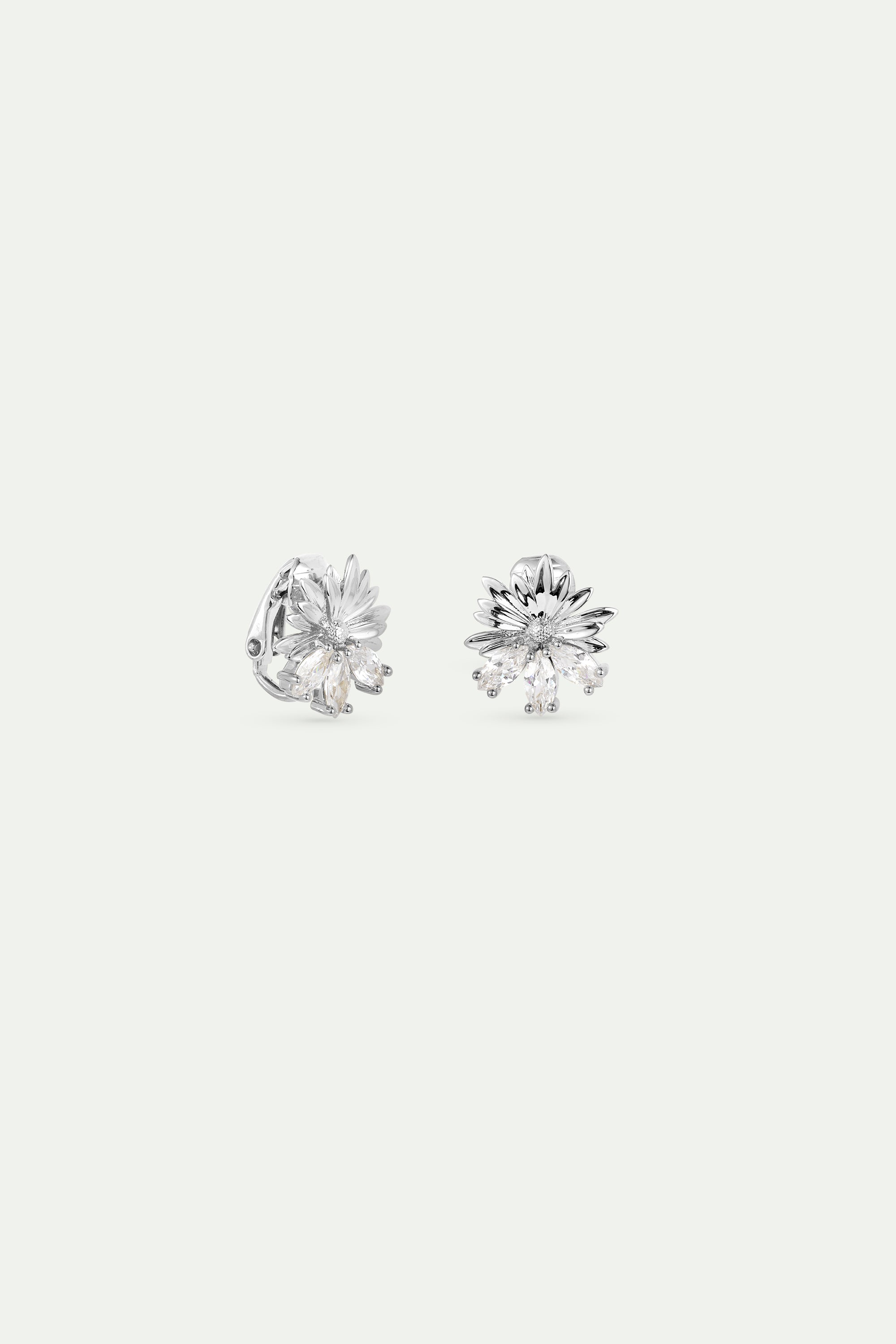 Boucles d'oreilles argentées marguerite et pierres blanches