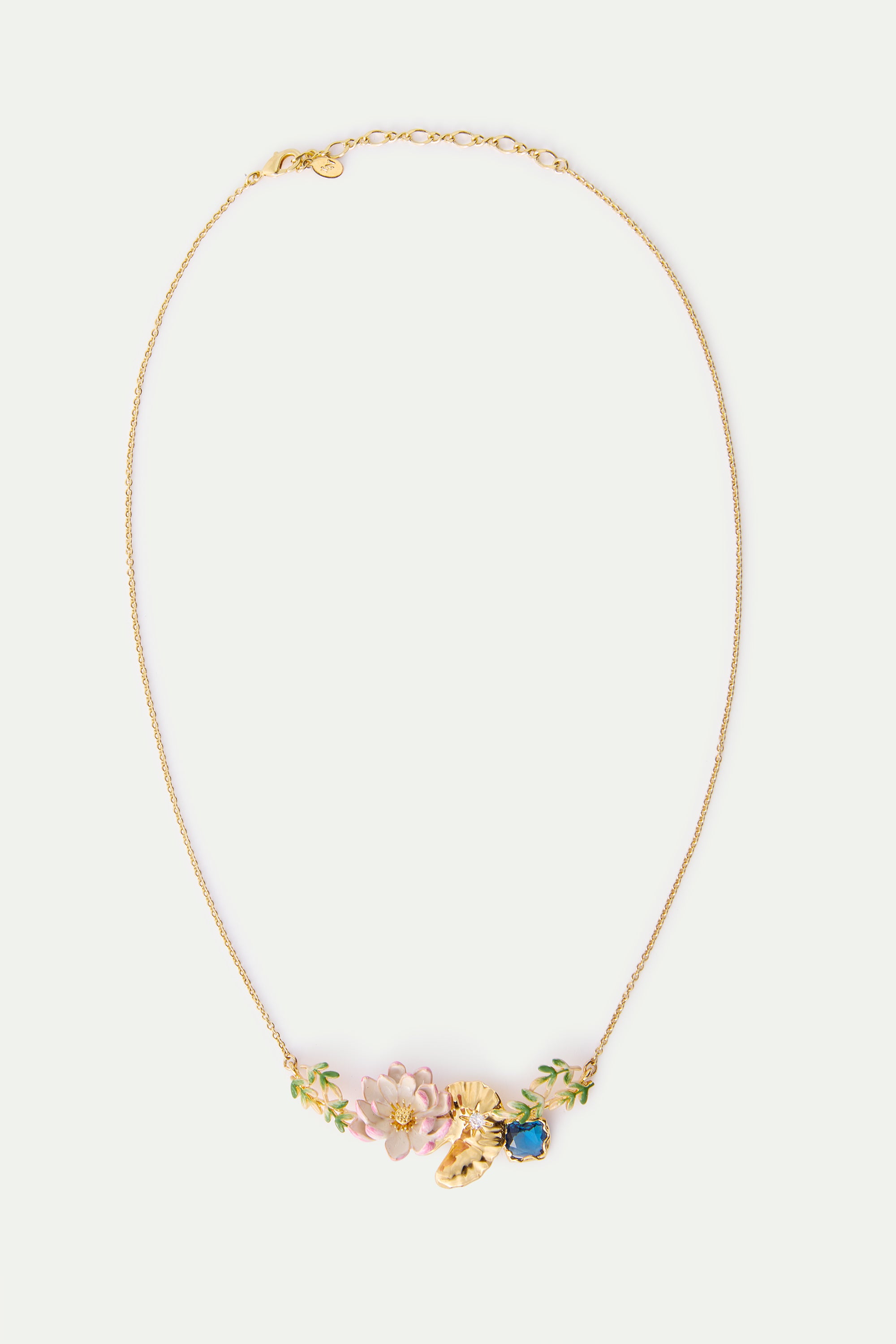 Collier plastron nymphéa rose, lotus doré, et pierre ronde bleue