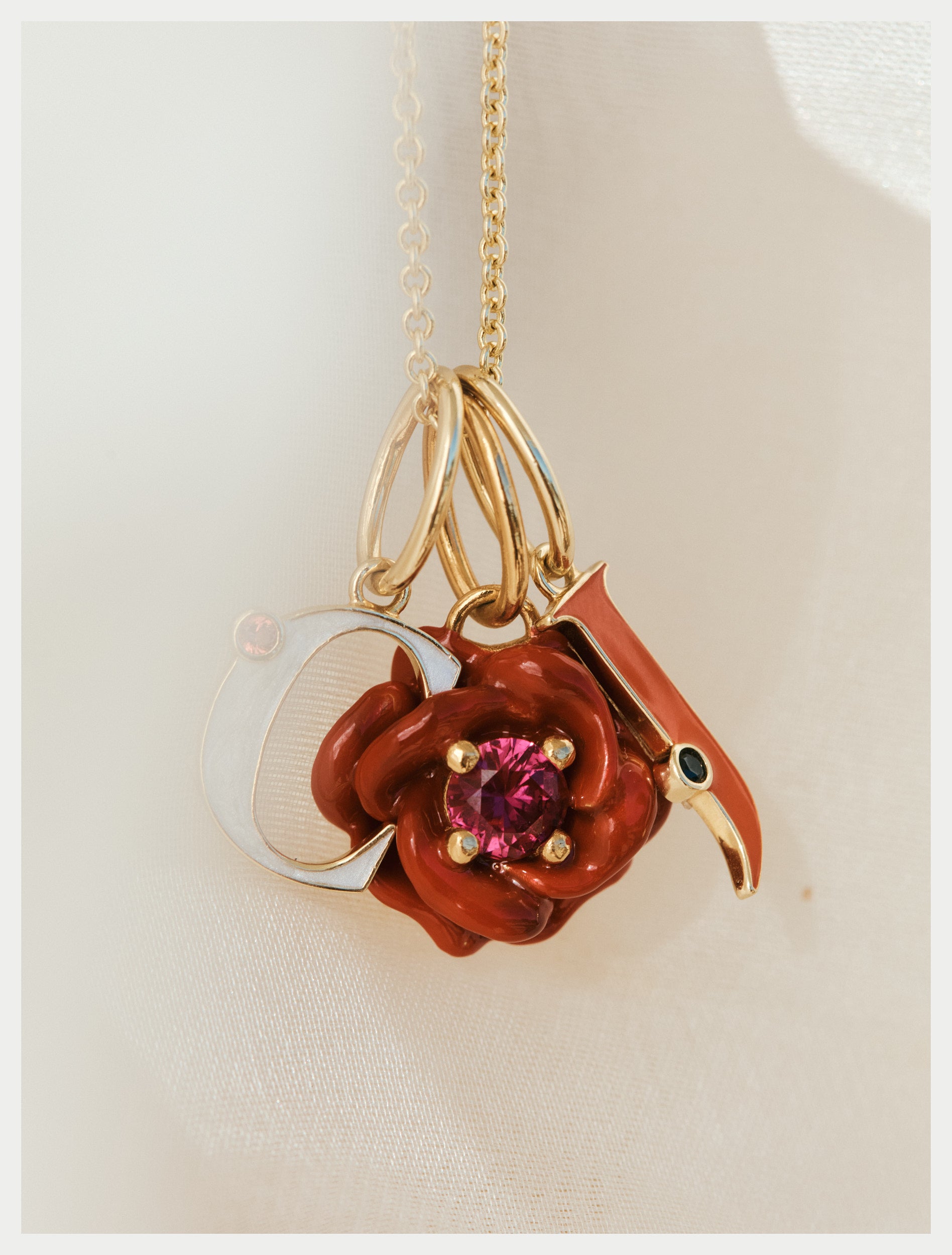 Pendentif lettre J rouge