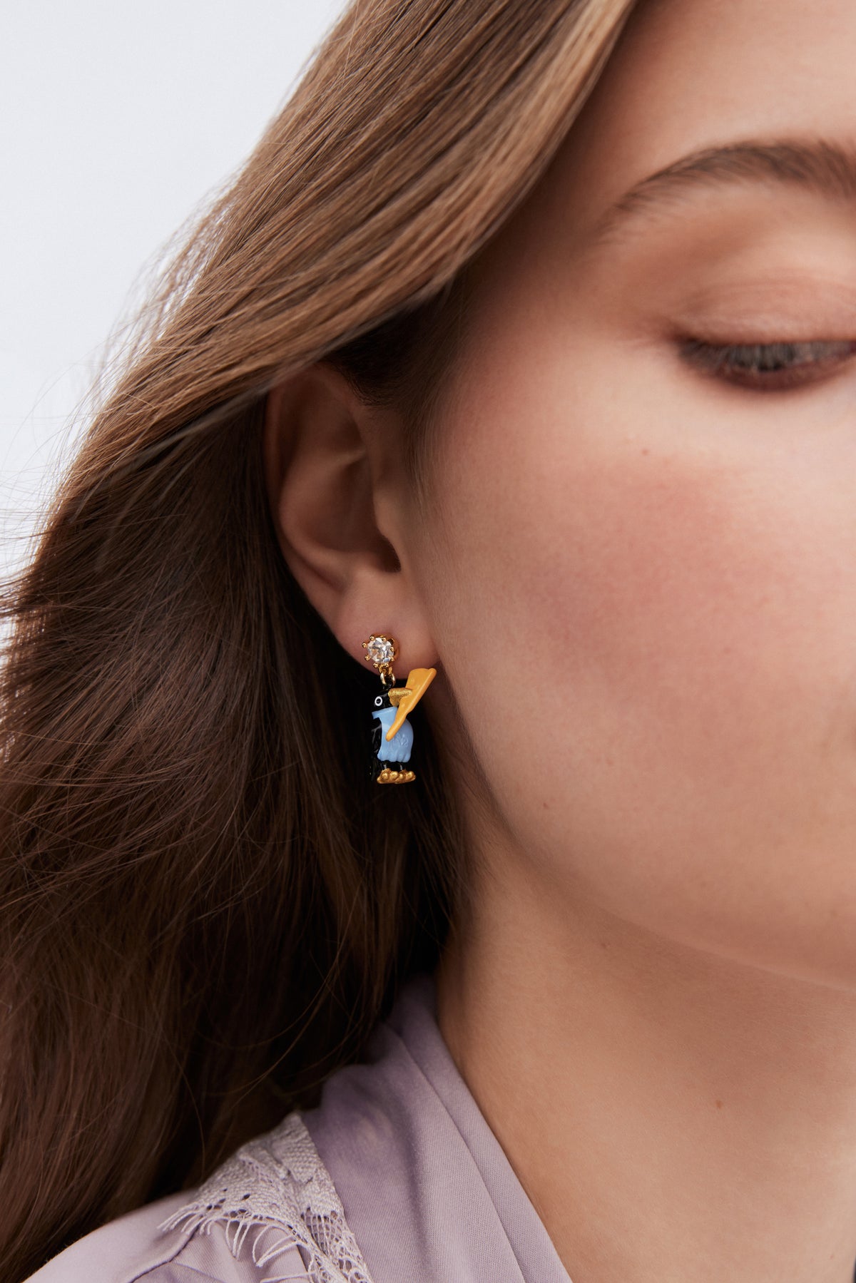Boucles d'oreilles asymétriques Le Corbeau et le Renard, cristal facetté