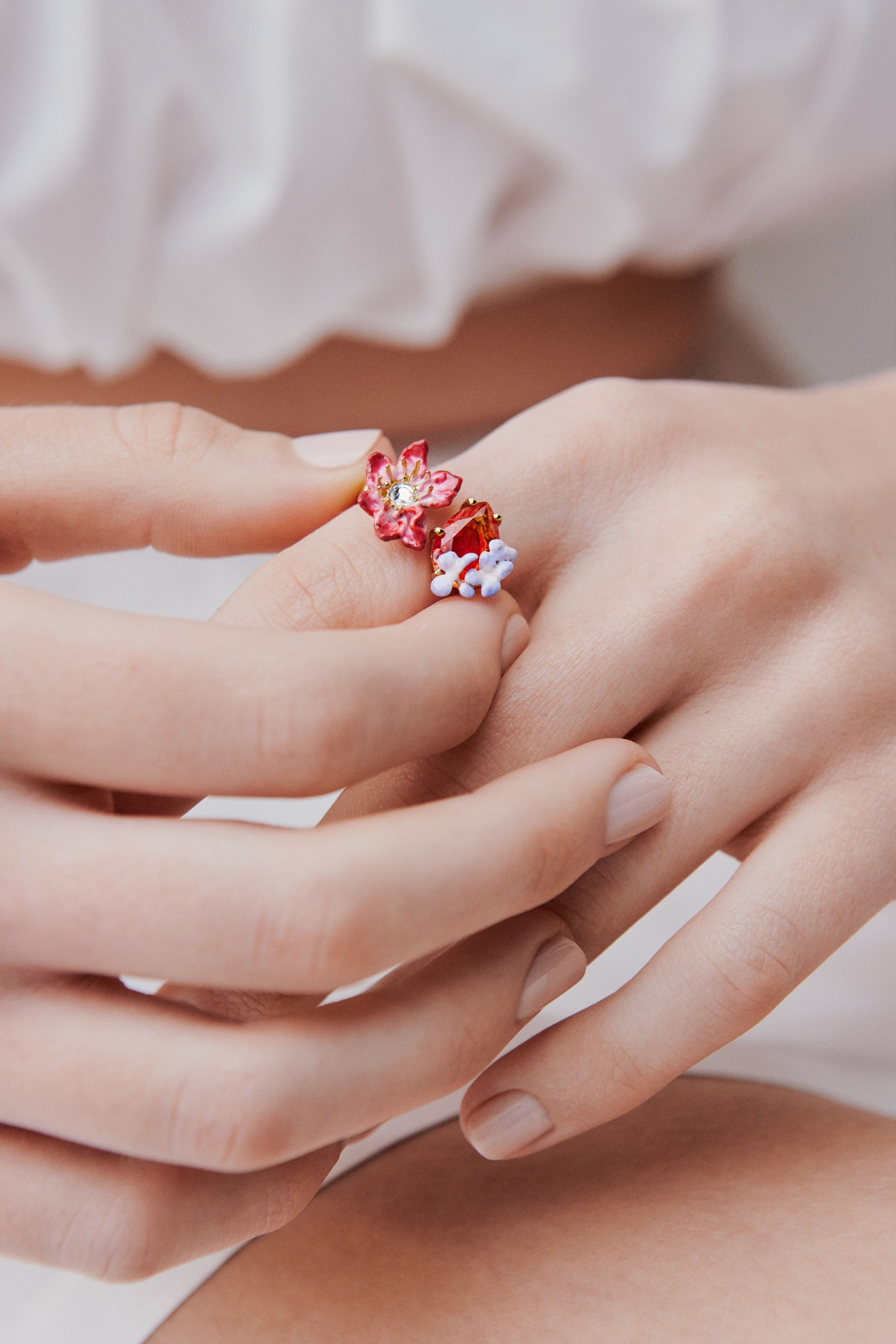 Bague ajustable clématite rose, verre facetté et glycine violette