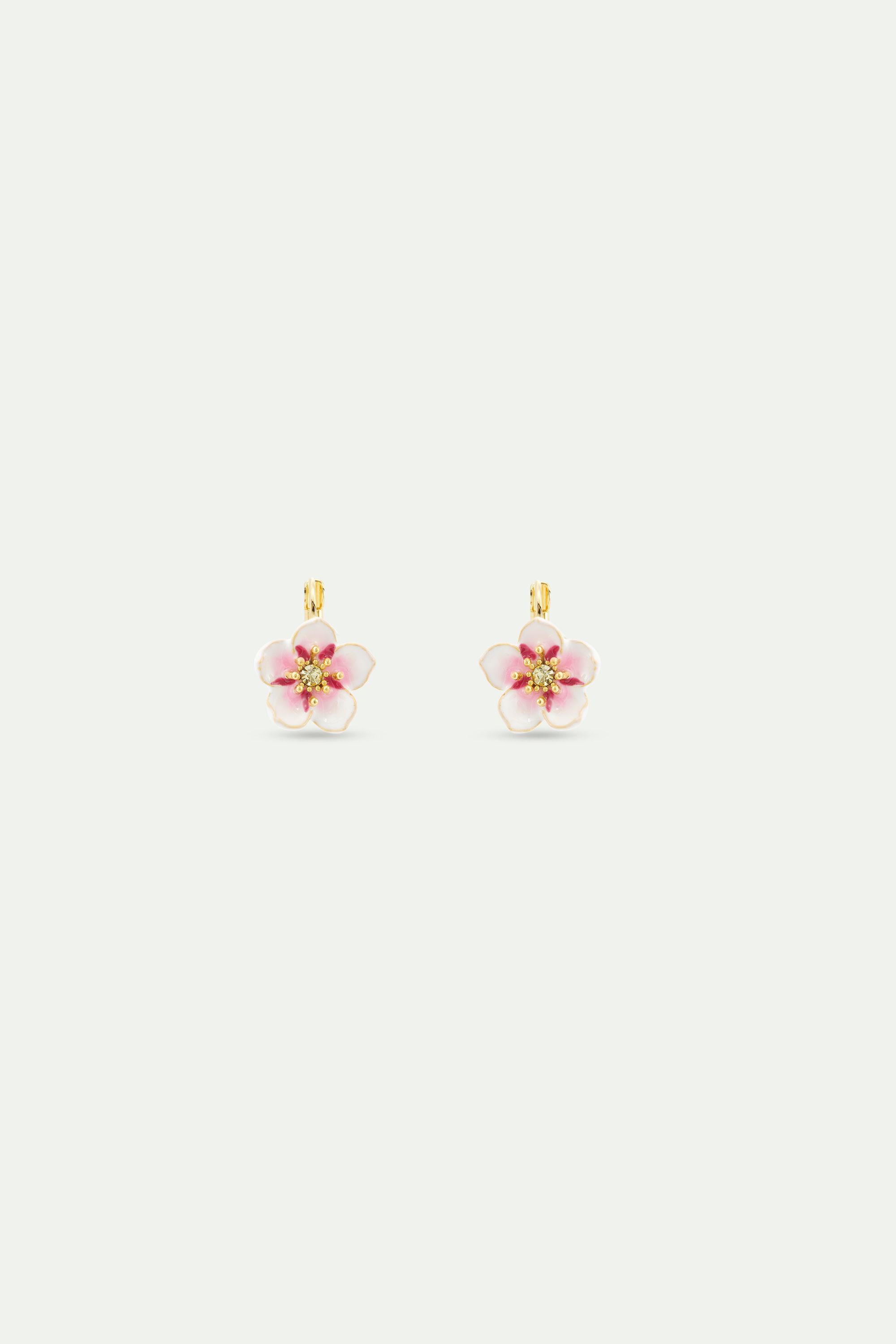 Boucles d'oreilles dormeuses mini fleur blanche de cerisier