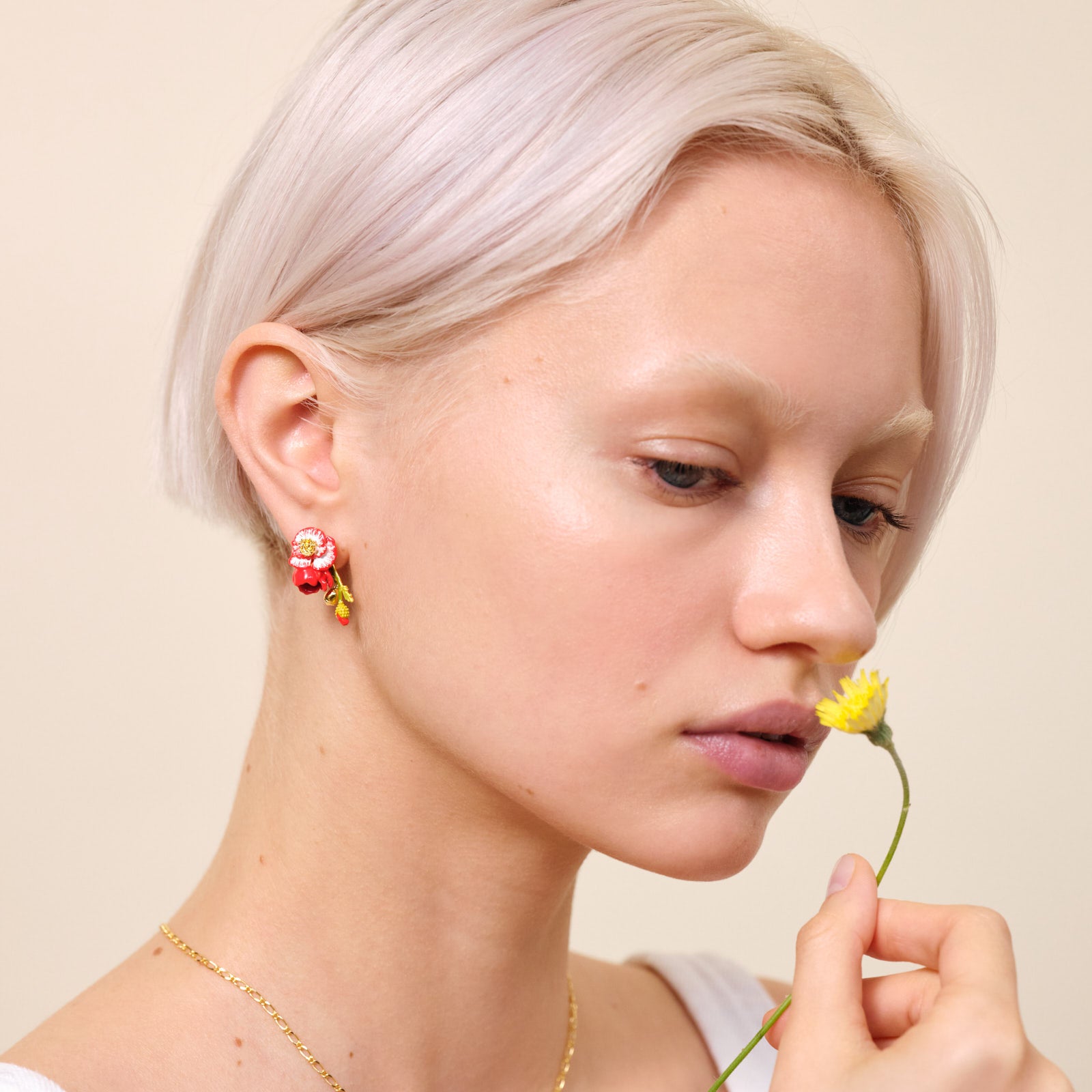 Boucles d’oreilles tiges coquelicot et perle dorée