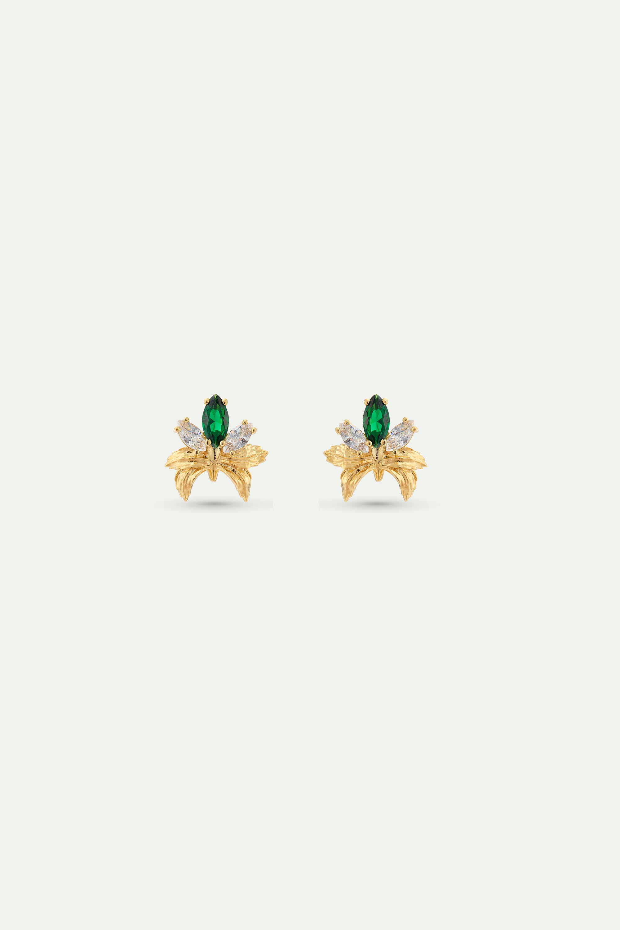 Pendientes dorados con orquídea y piedras blancas y verde