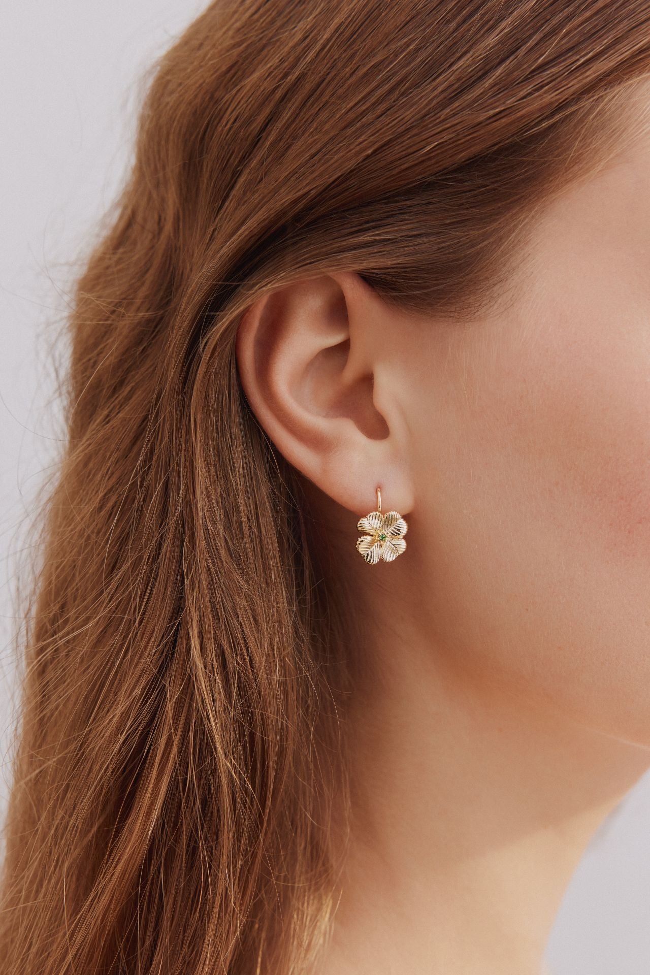 Boucles d'oreilles dormeuses trèfles et cristaux