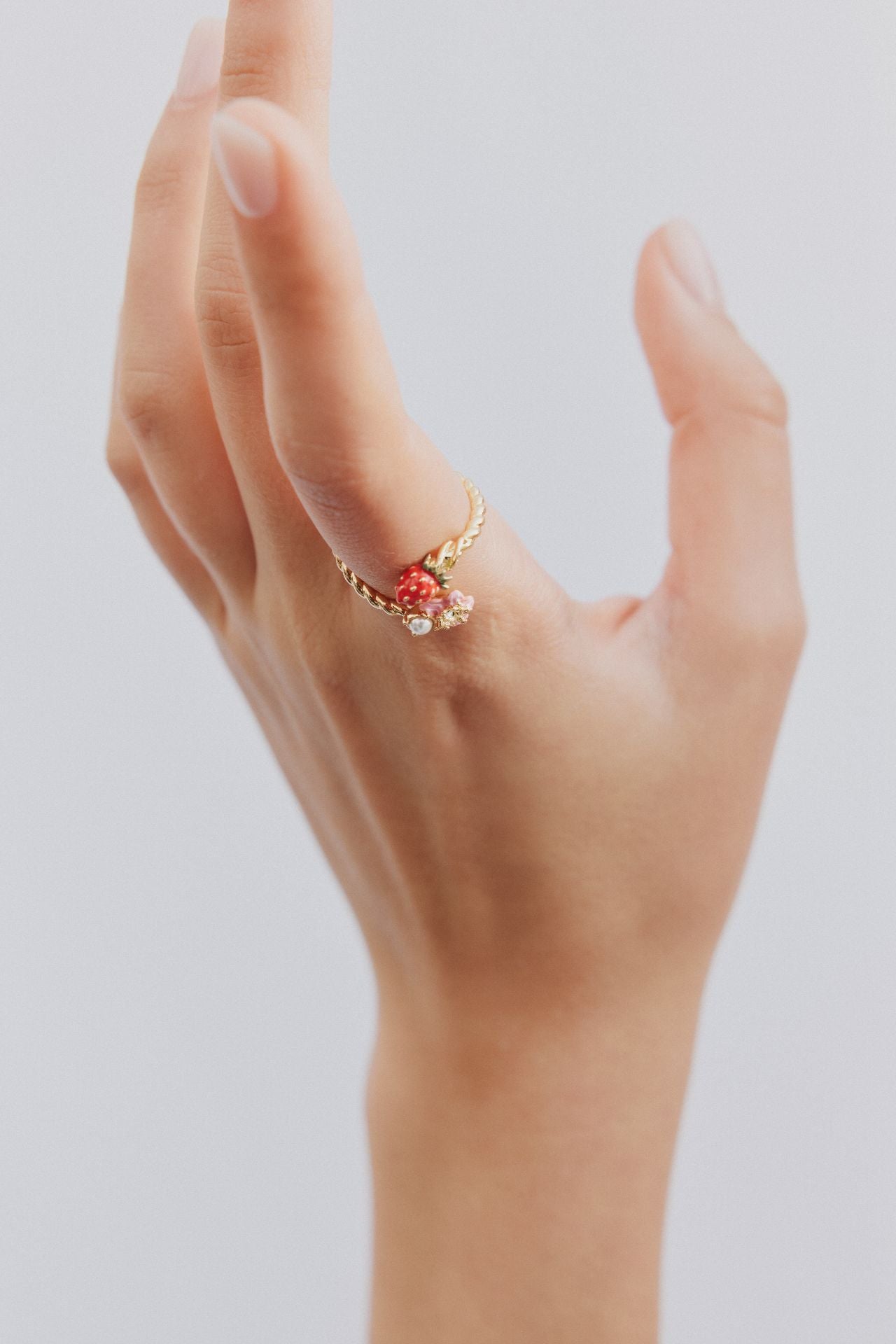 Bague ajustable fraise des bois et fleur rose