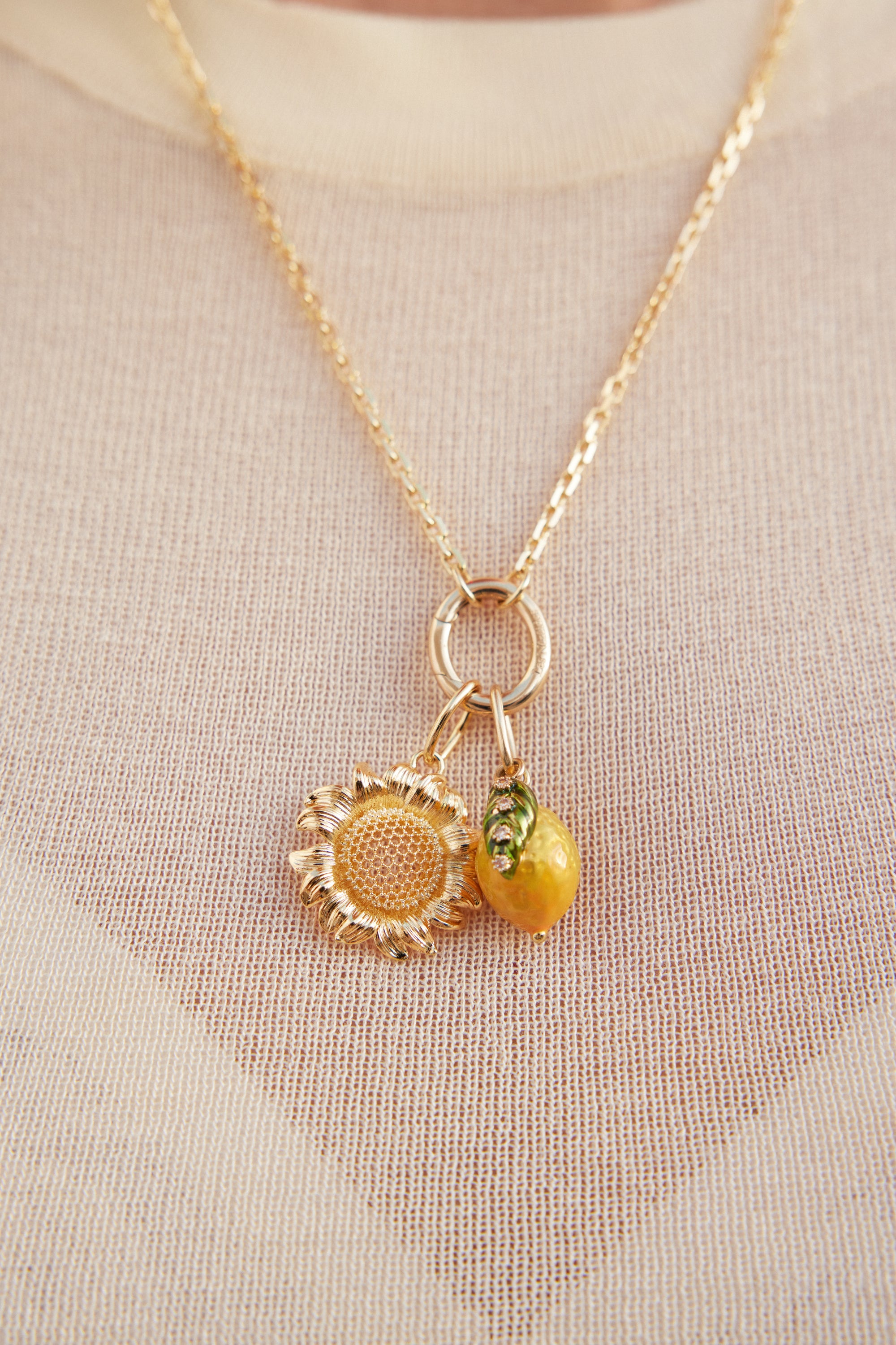 Pendentif fleur de tournesol dorée, Vitalité et Loyauté