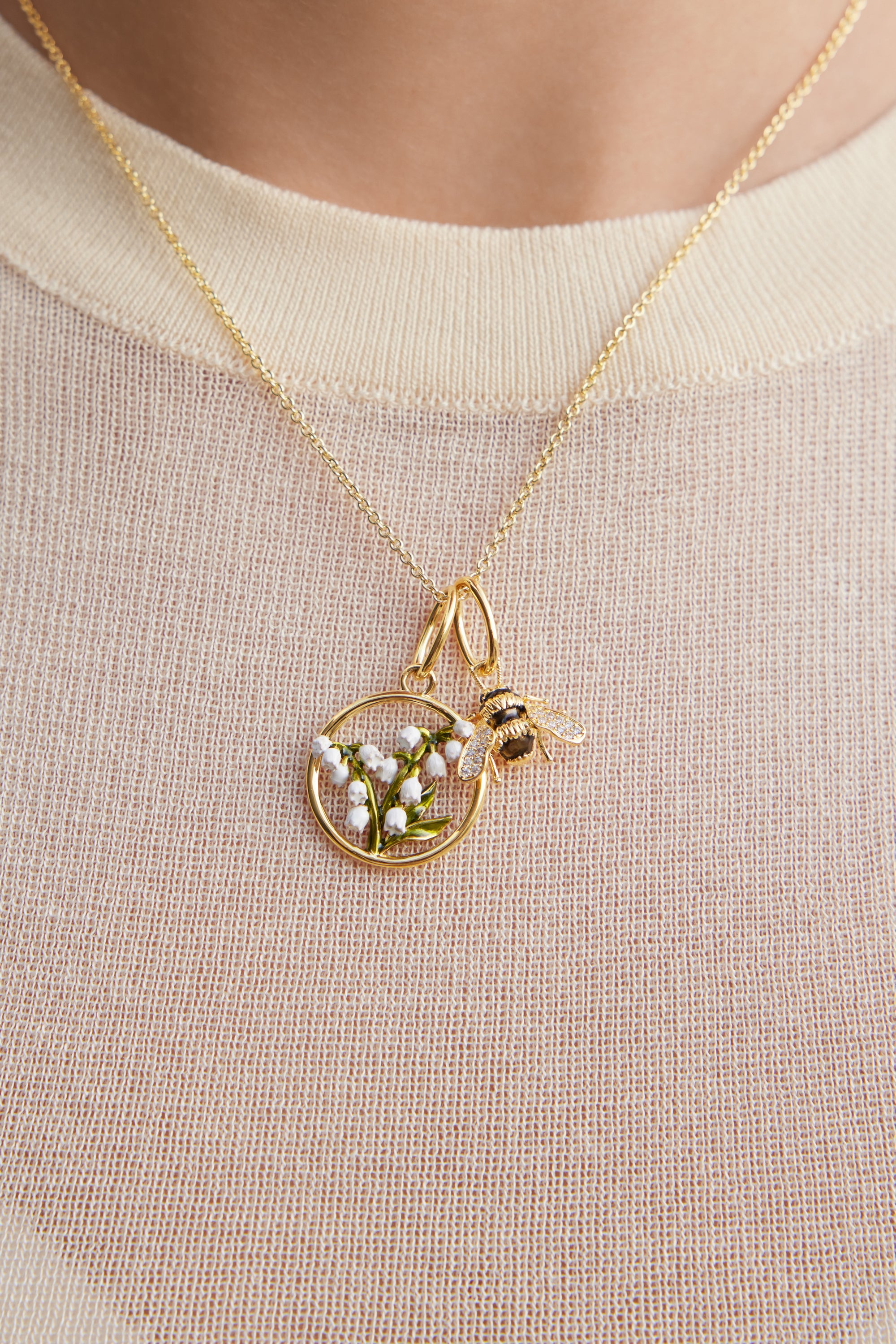 Pendentif abeille, Harmonie et Vivacité