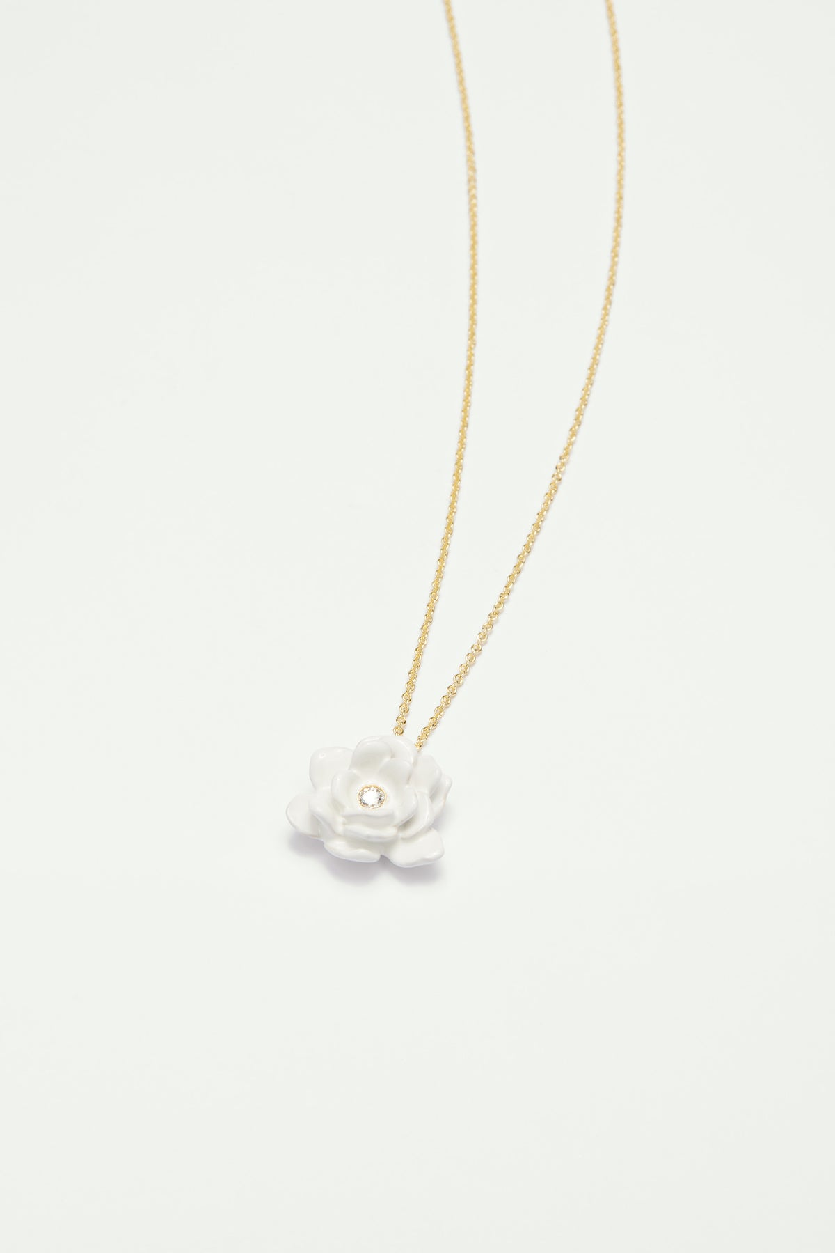 Collier fin gardénia et pierre en verre taillé