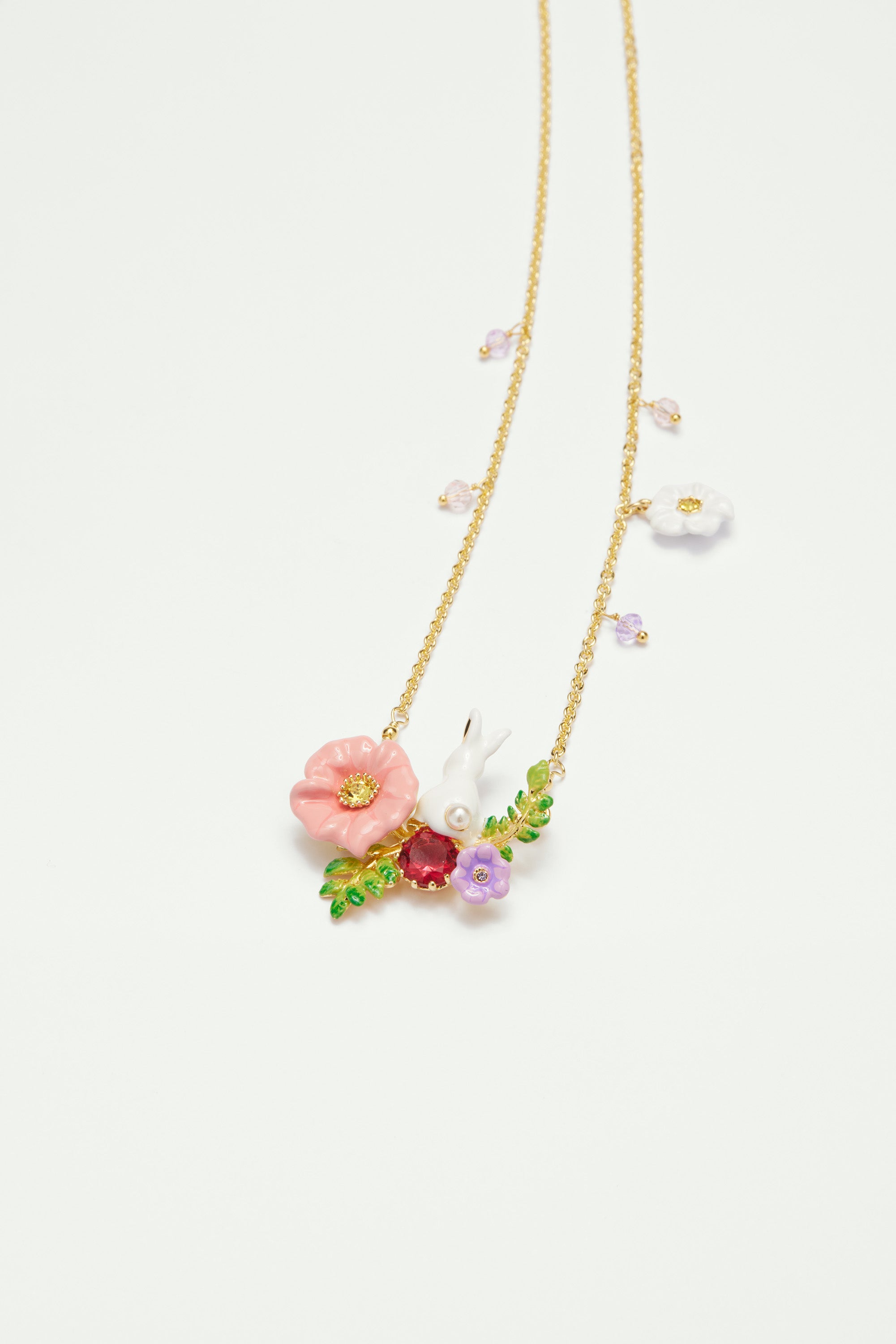 Collier pendentif lapin sur fleur rose