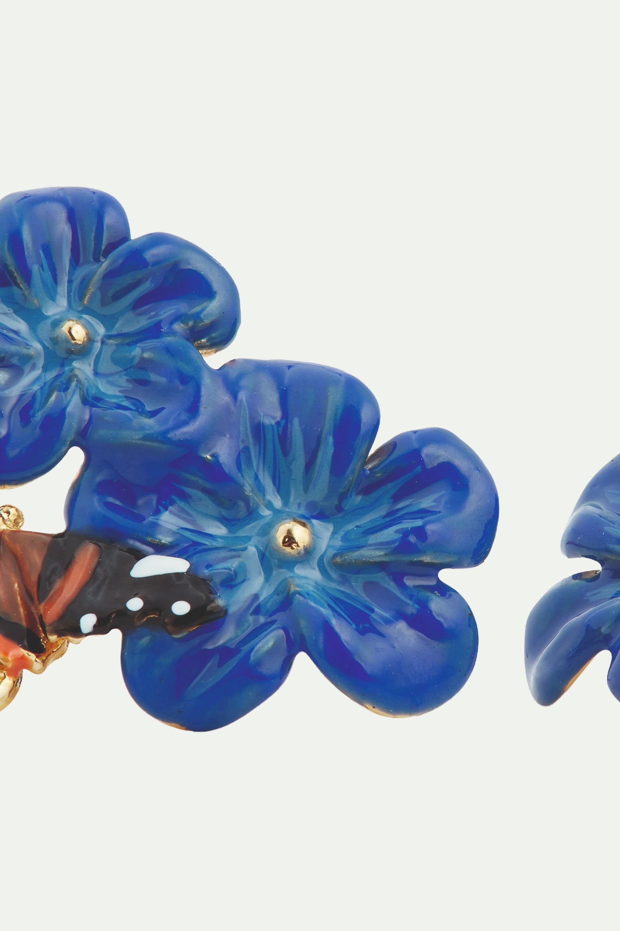 Boucles d'oreilles pendantes fleurs de lin bleu et papillons