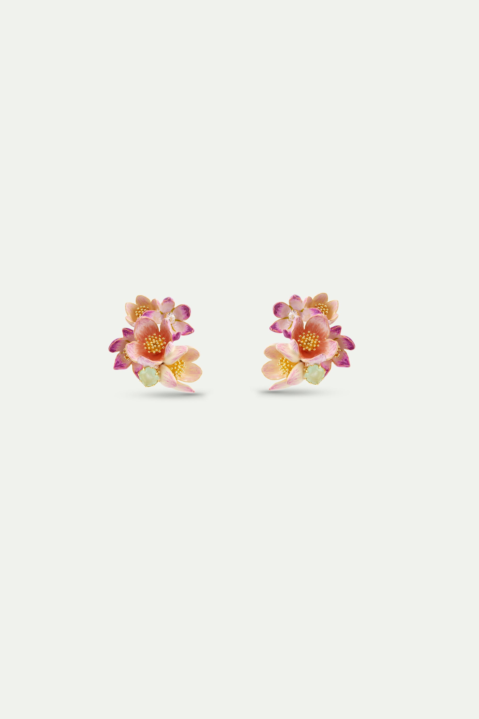Boucles d'oreilles bouquet d'hellébores rose et violette et verre facetté vert