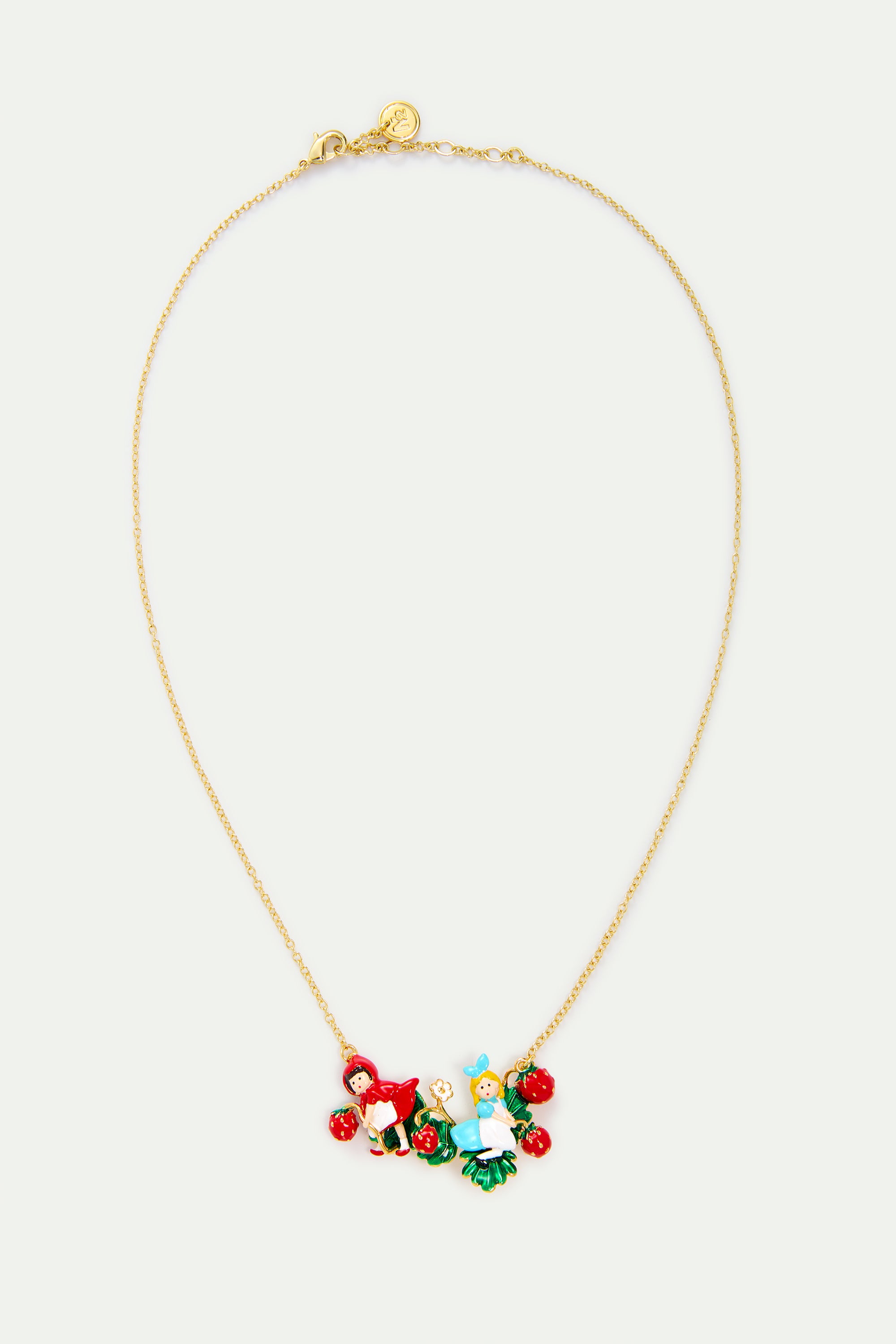 Collier pendentif Alice et Petit Chaperon Rouge sur fraisier